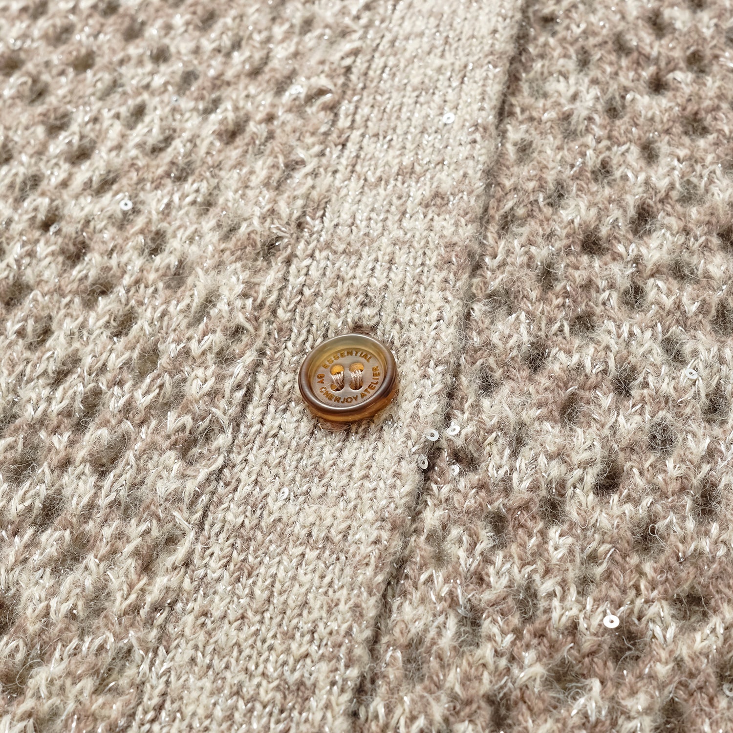 "Chelsea Citywalk." 100% Cashmere 亮片蕾絲編織工藝針織開衫—Almond Cappuccino