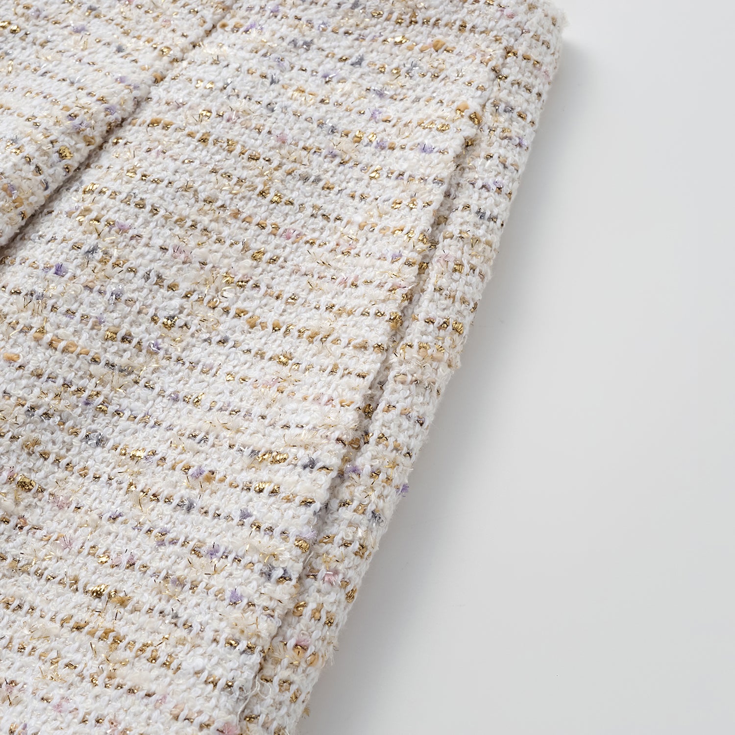 "Chelsea Citywalk." 西班牙縷金工藝輕薄花呢短褲