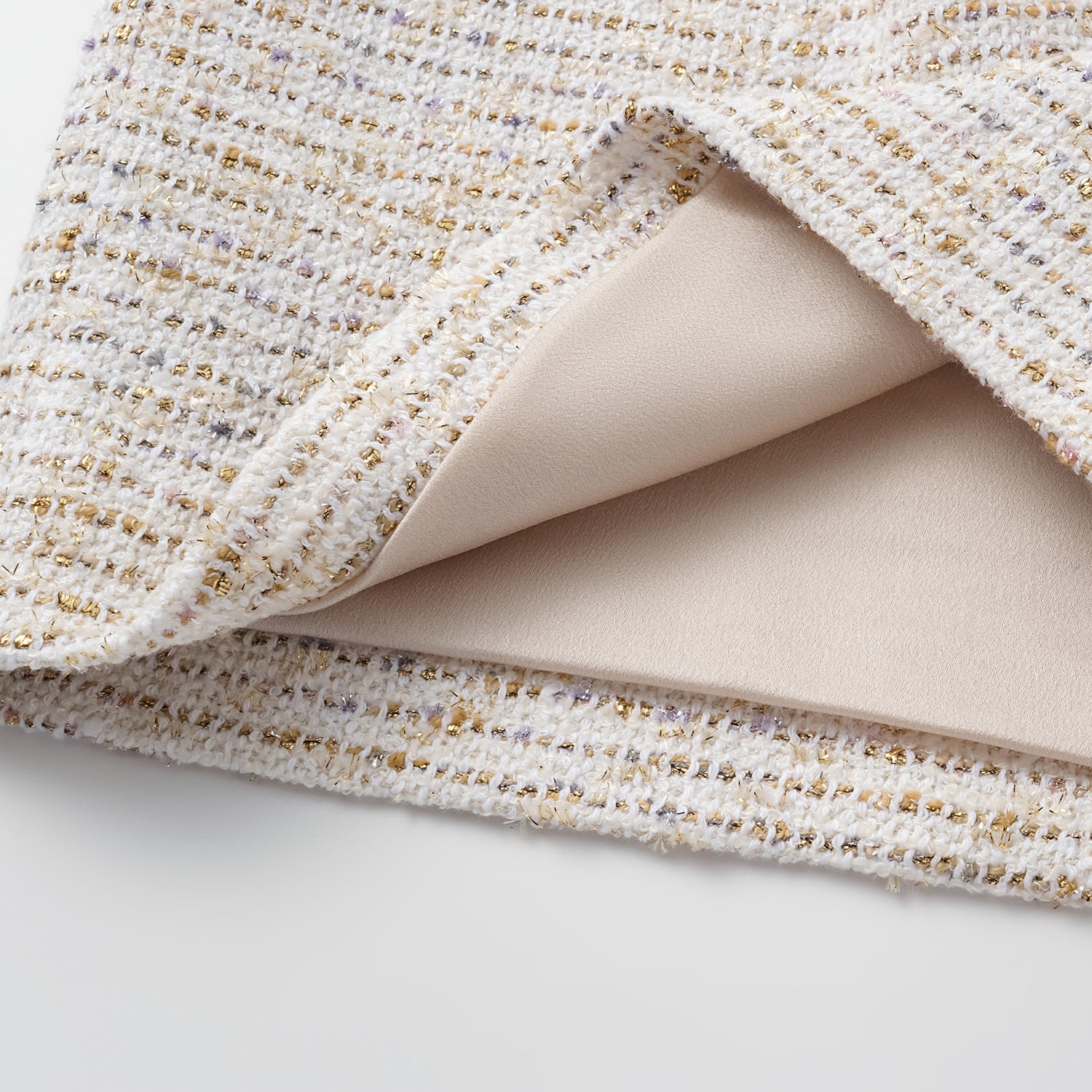 "Chelsea Citywalk." 西班牙縷金工藝輕薄花呢短褲