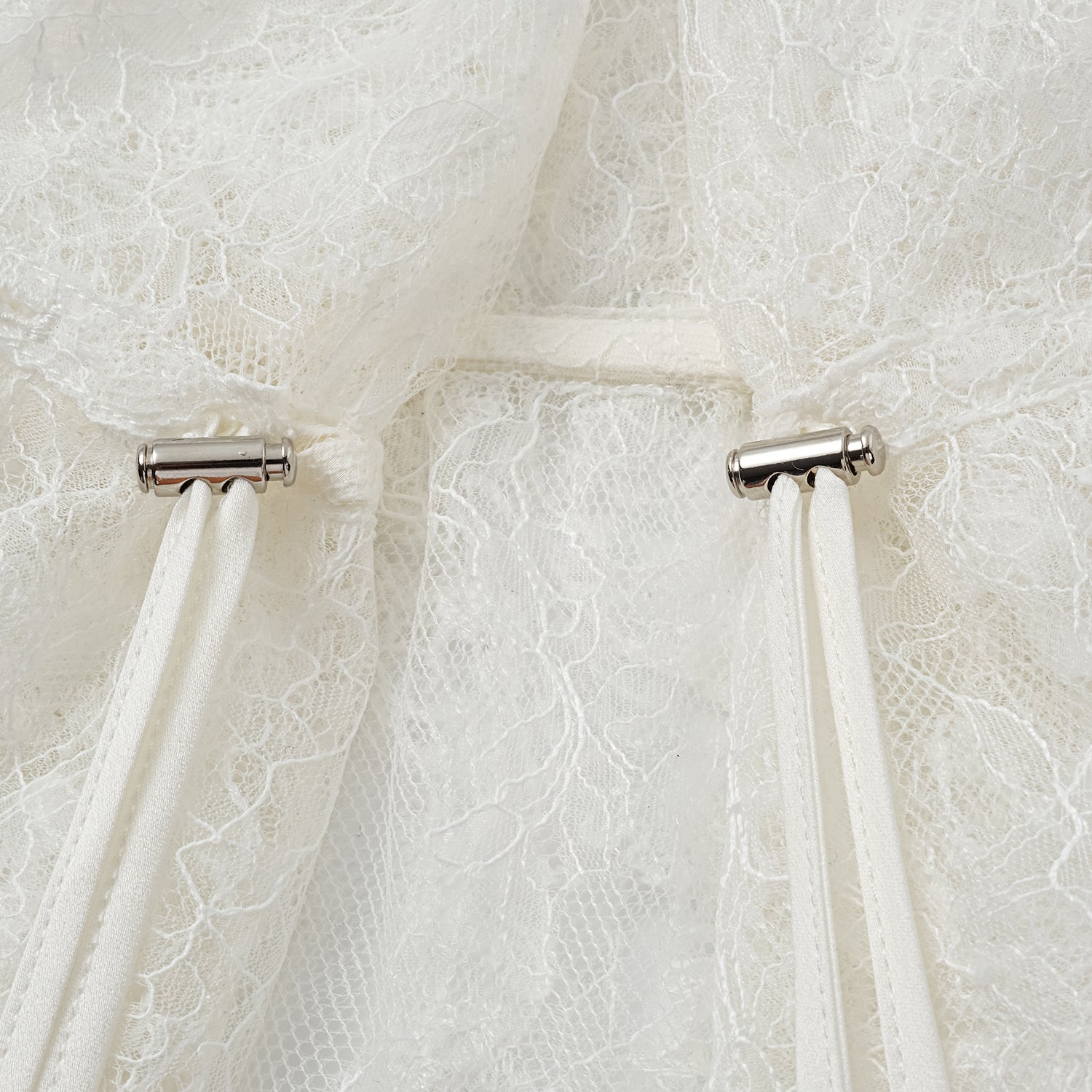 "Weekend at Monaco."奢華畫藝珠繡蕾絲狩獵背心—Lucent Haze浮光