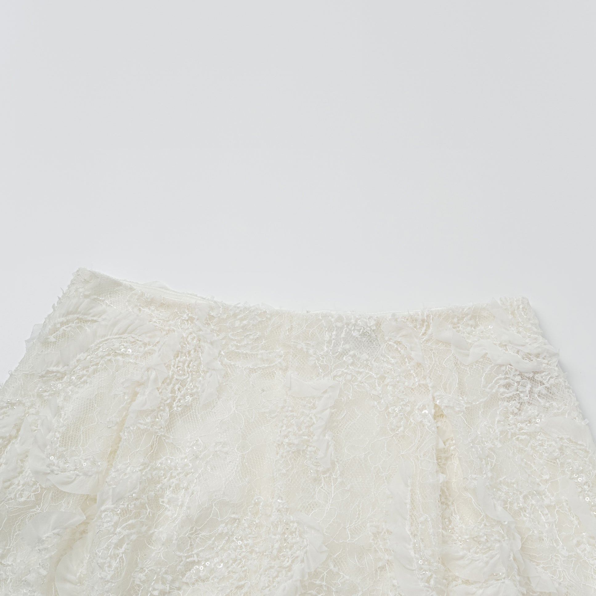 "Weekend at Monaco." 奢華畫藝珠繡蕾絲短褲—Lucent Haze浮光