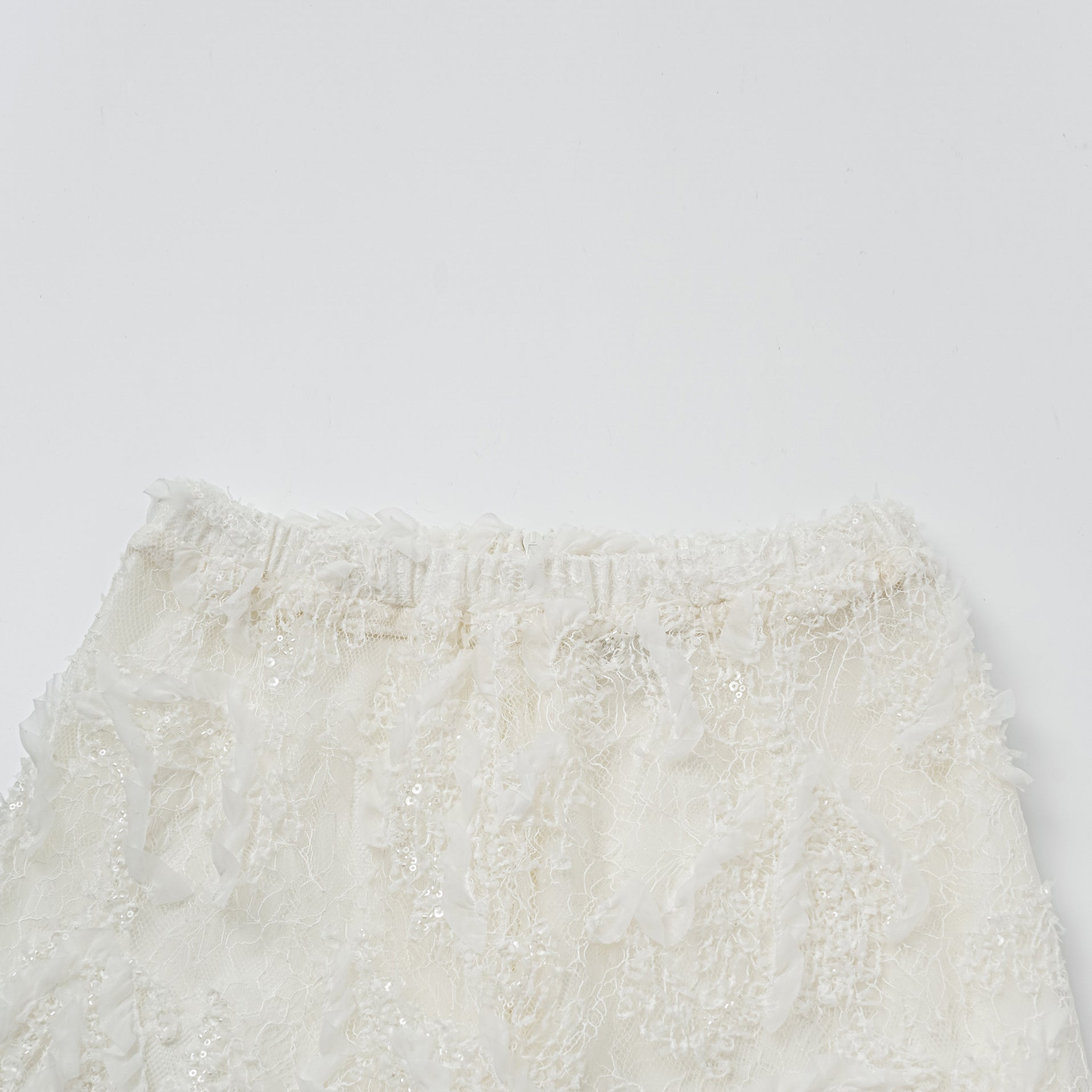 "Weekend at Monaco." 奢華畫藝珠繡蕾絲長褲—Lucent Haze浮光