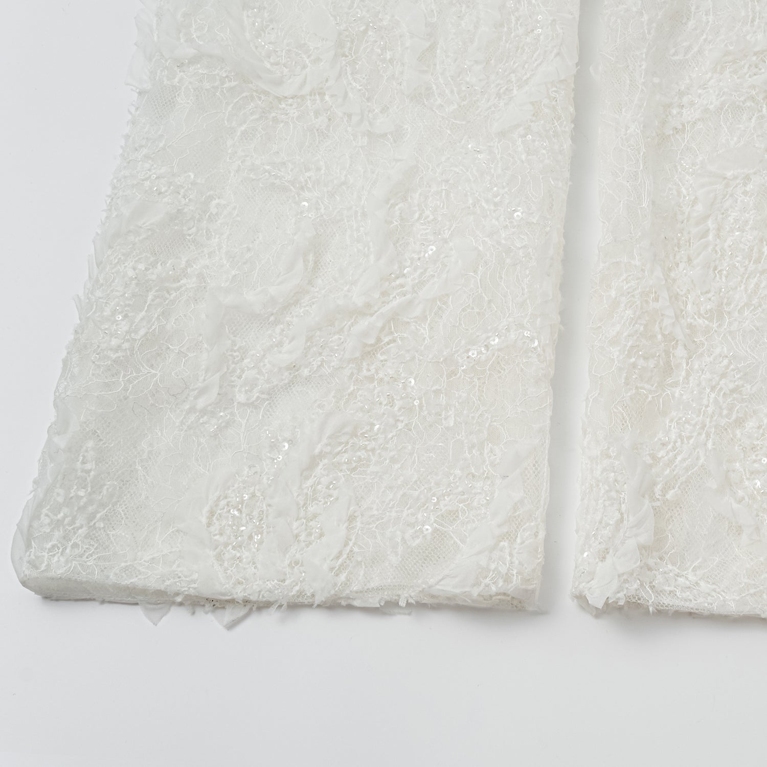 "Weekend at Monaco." 奢華畫藝珠繡蕾絲長褲—Lucent Haze浮光