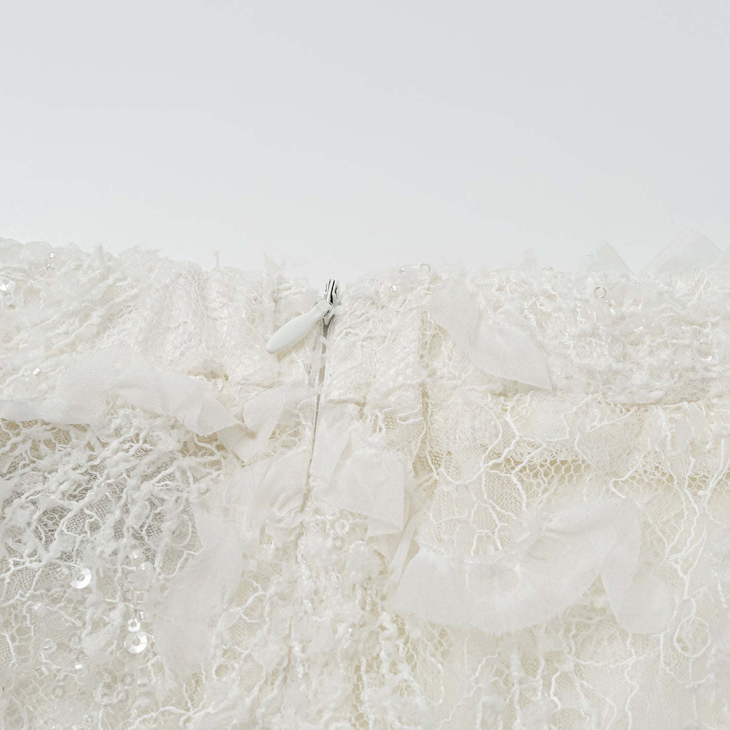 "Weekend at Monaco." 奢華畫藝珠繡蕾絲長褲—Lucent Haze浮光