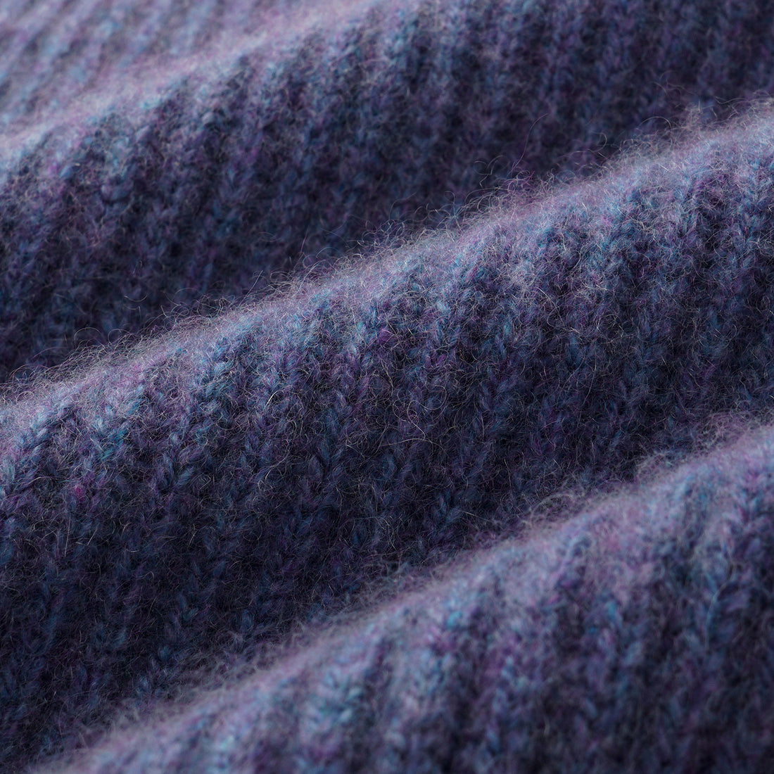 "Winter Diary" 100% Cashmere 粗針大翻領上衣（Yarn by Loro Piana)—Midnight Iris鳶尾暮藍