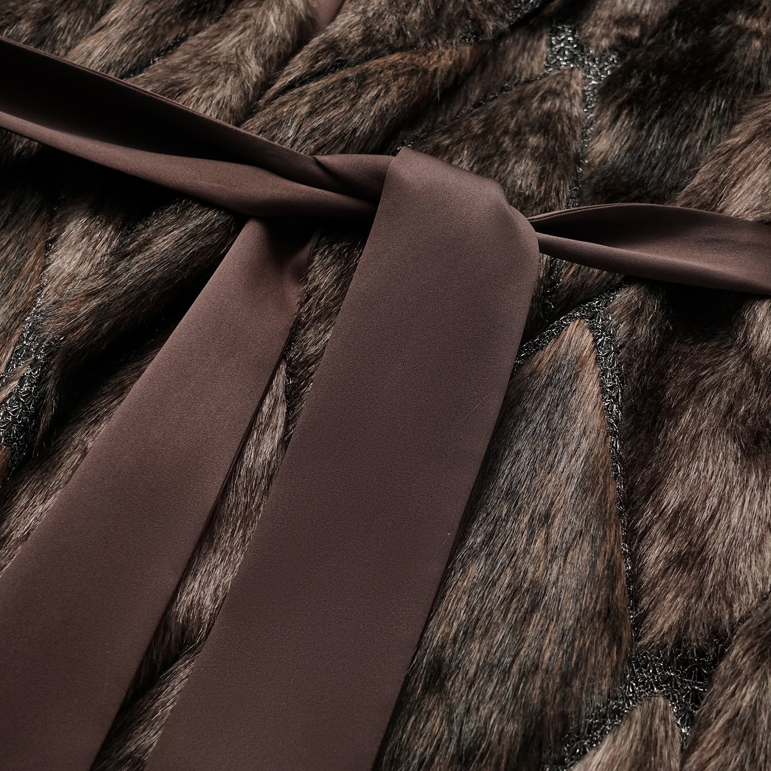 義大利製蕾絲拼接工藝環保皮草馬甲-長 — 滿天星