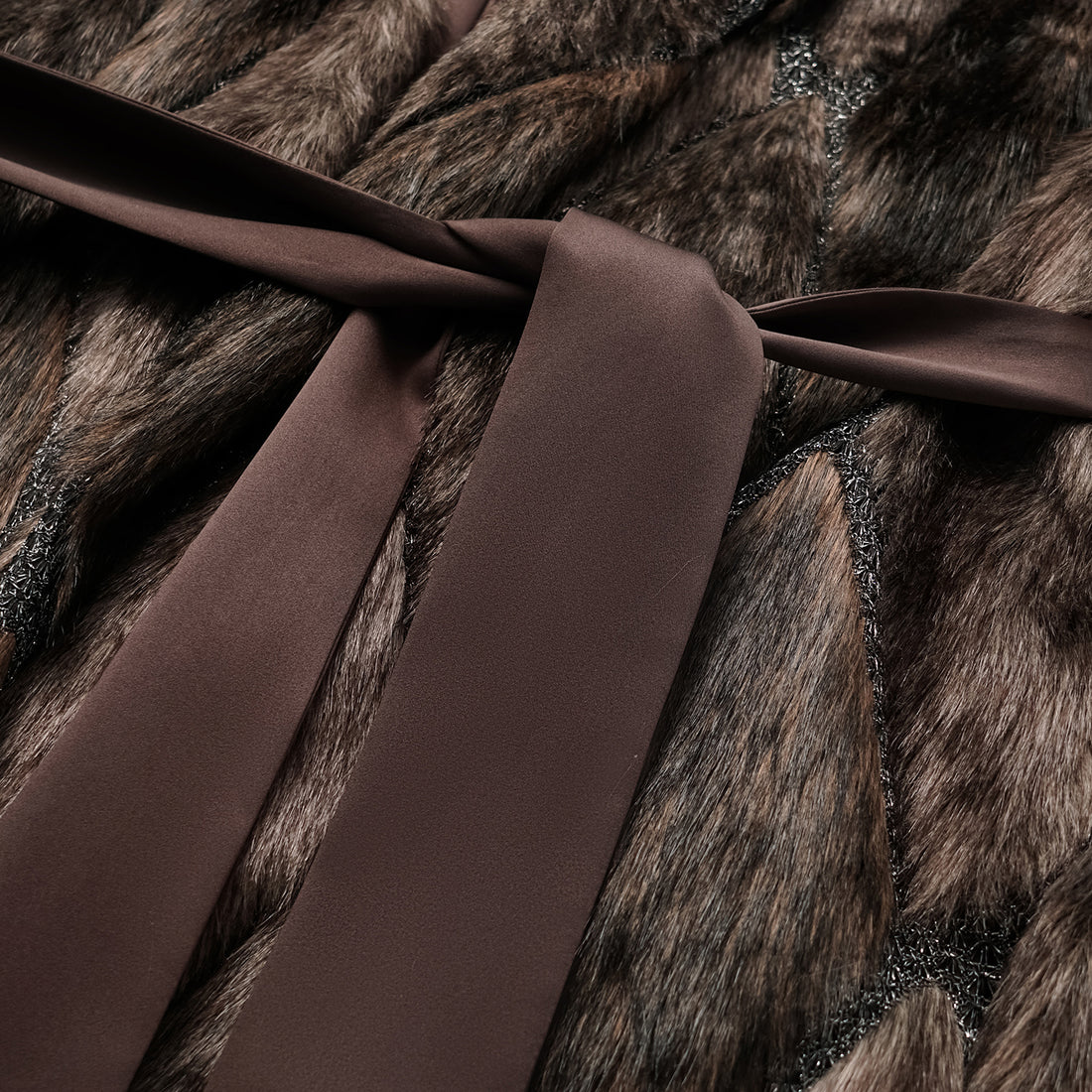 義大利製蕾絲拼接工藝環保皮草馬甲-長 — 滿天星