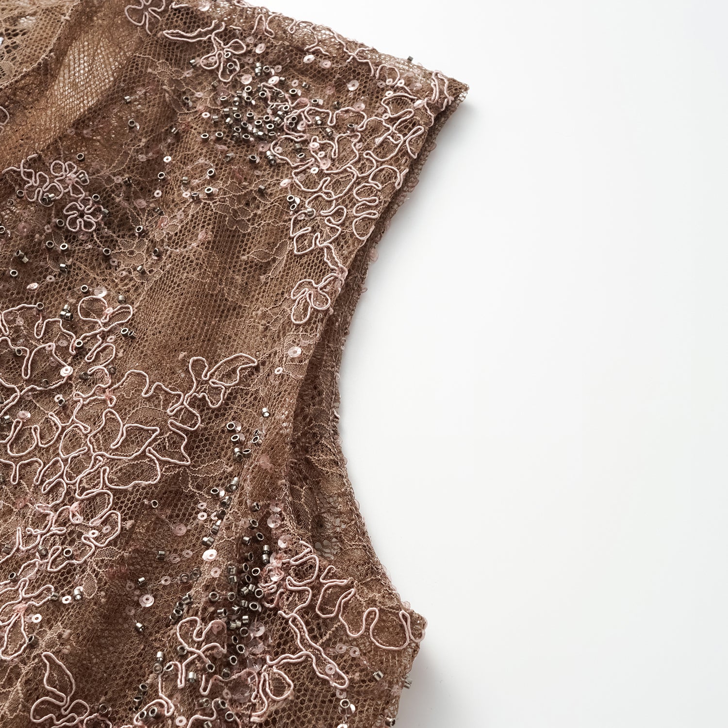 "Imperial Gala" 奢華珠繡輕中式立體剪裁上衣—Rosewood Gleam