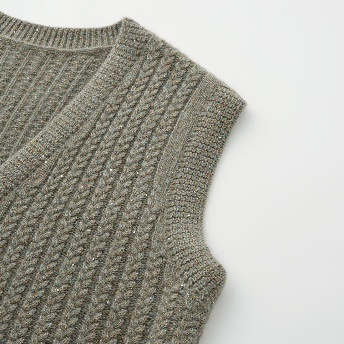 “Autumn Diary” 100% Cashmere 立體細麻花星點亮片針織背心—Silver Birch銀樺霧林