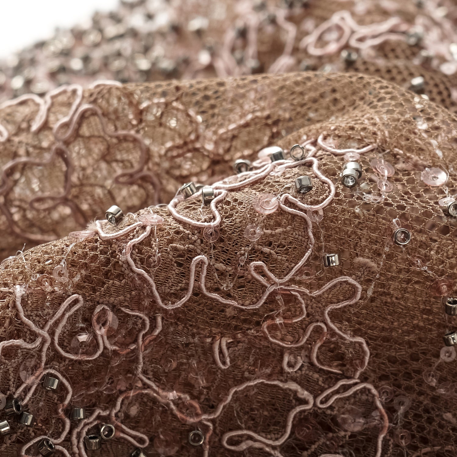 "Imperial Gala" 奢華珠繡輕中式立體剪裁上衣—Rosewood Gleam