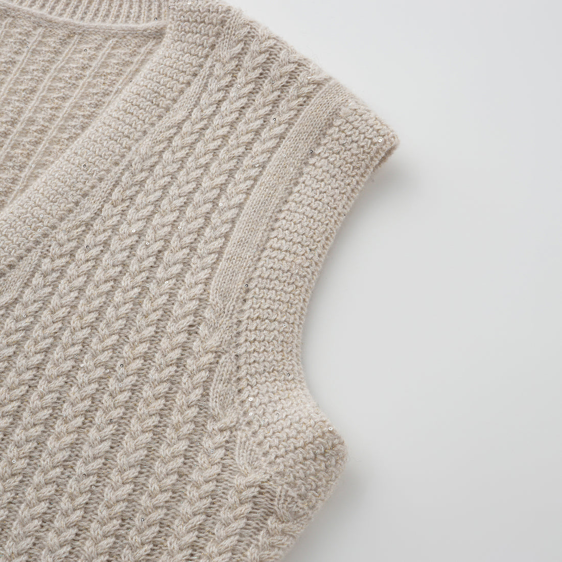 “Autumn Diary” 100% Cashmere 立體細麻花星點亮片針織背心—Nordic Dawn北境黎明