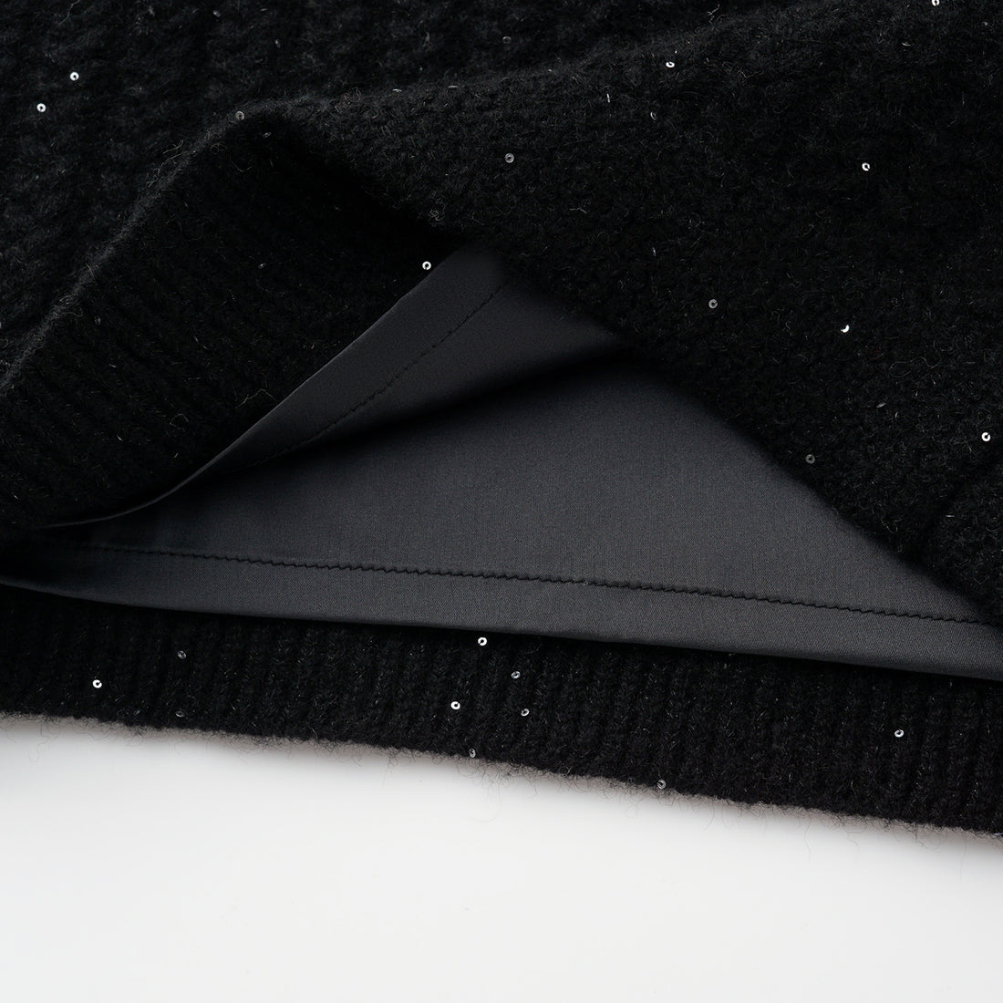 “Autumn Diary” 100% Cashmere 立體細麻花星點亮片針織短褲—Eternal Night極夜峽灣