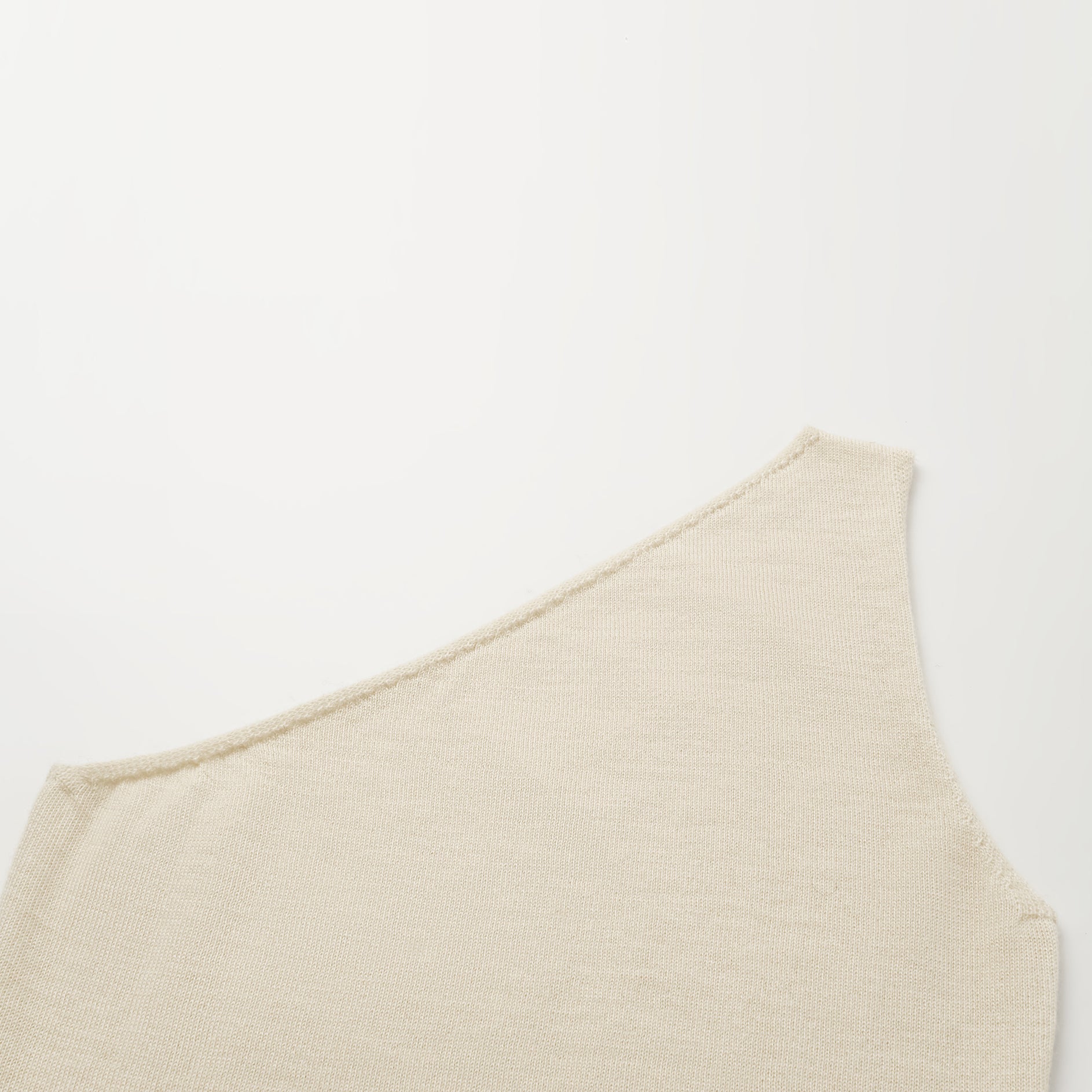 “Autumn Diary” 100%Cashmere 斜肩上衣—Milk