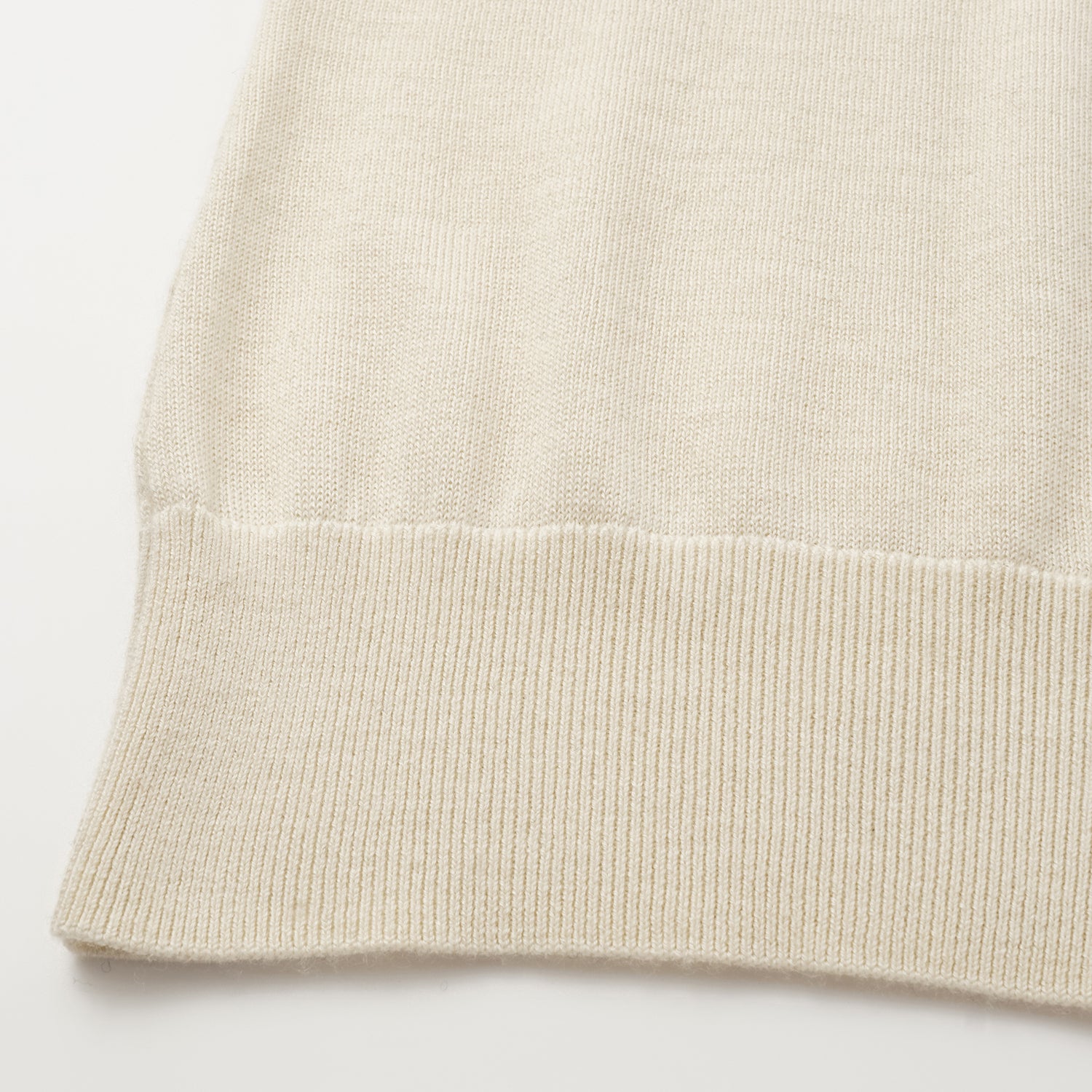 “Autumn Diary” 100%Cashmere 斜肩上衣—Milk