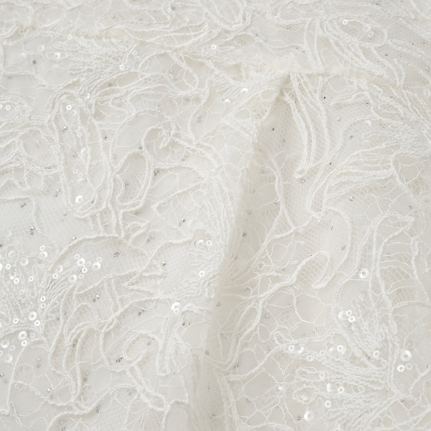 “Gallery Hours.”  棉芽藏鑽蕾絲Oversized襯衫