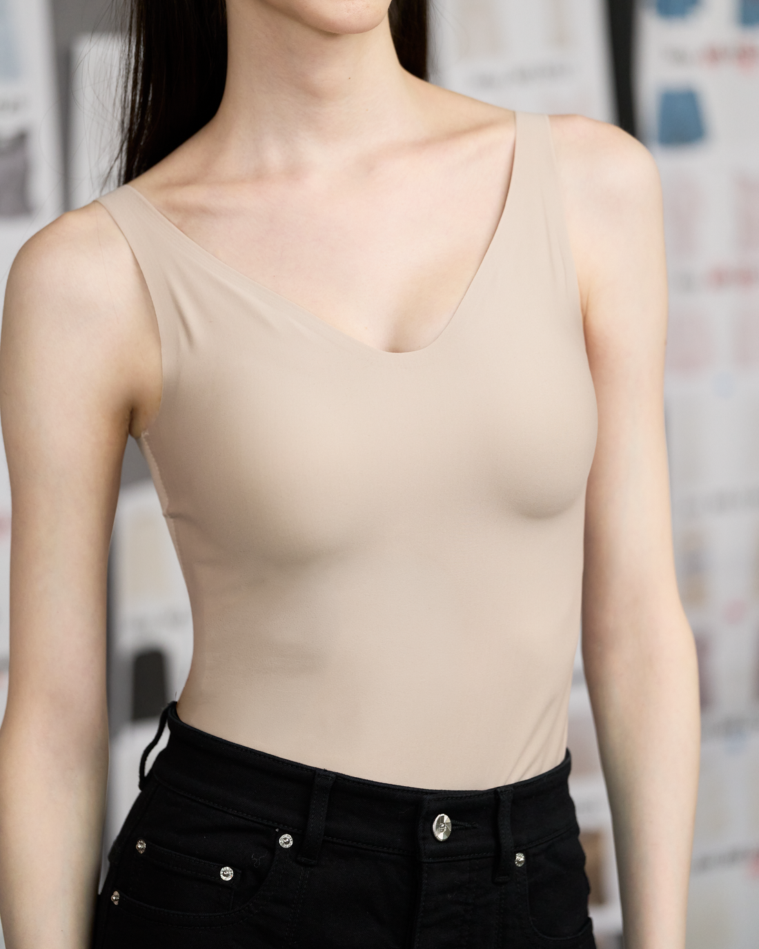 By Inch. 日本美肌科技無痕 V 領 Bra Top—裸色，商品展示圖 2