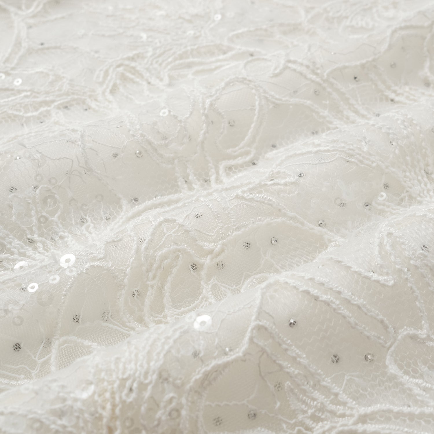 “Gallery Hours.”  棉芽藏鑽蕾絲Oversized襯衫