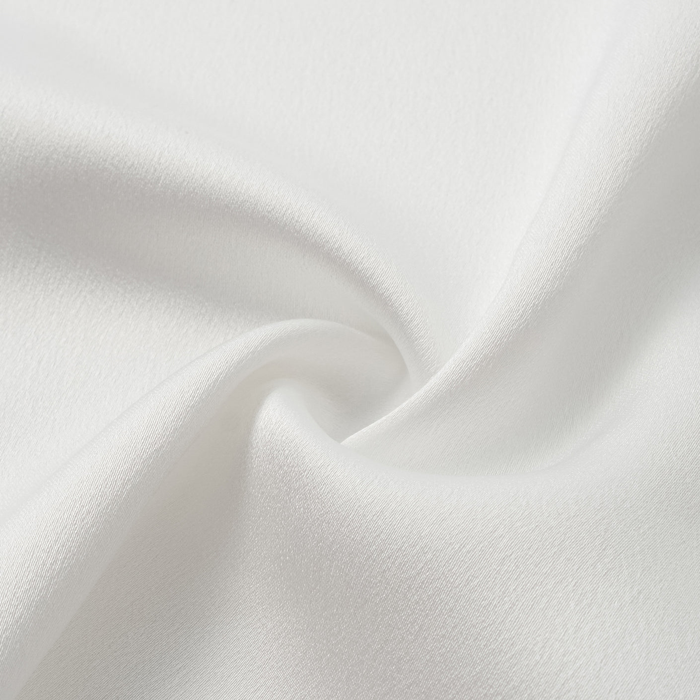 “Gallery Hours.” 棉芽藏鑽蕾絲細肩帶背心