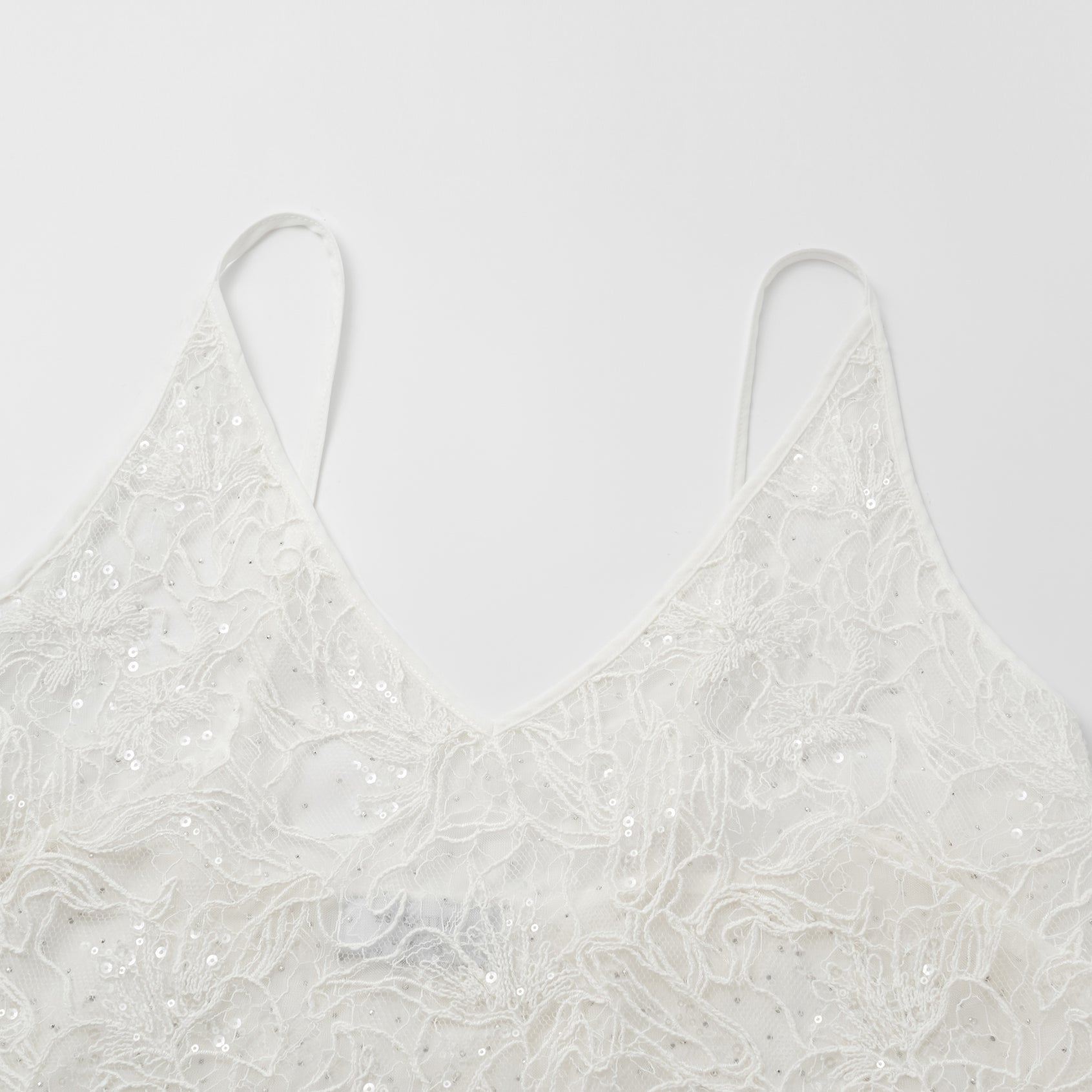 “Gallery Hours.” 棉芽藏鑽蕾絲細肩帶背心