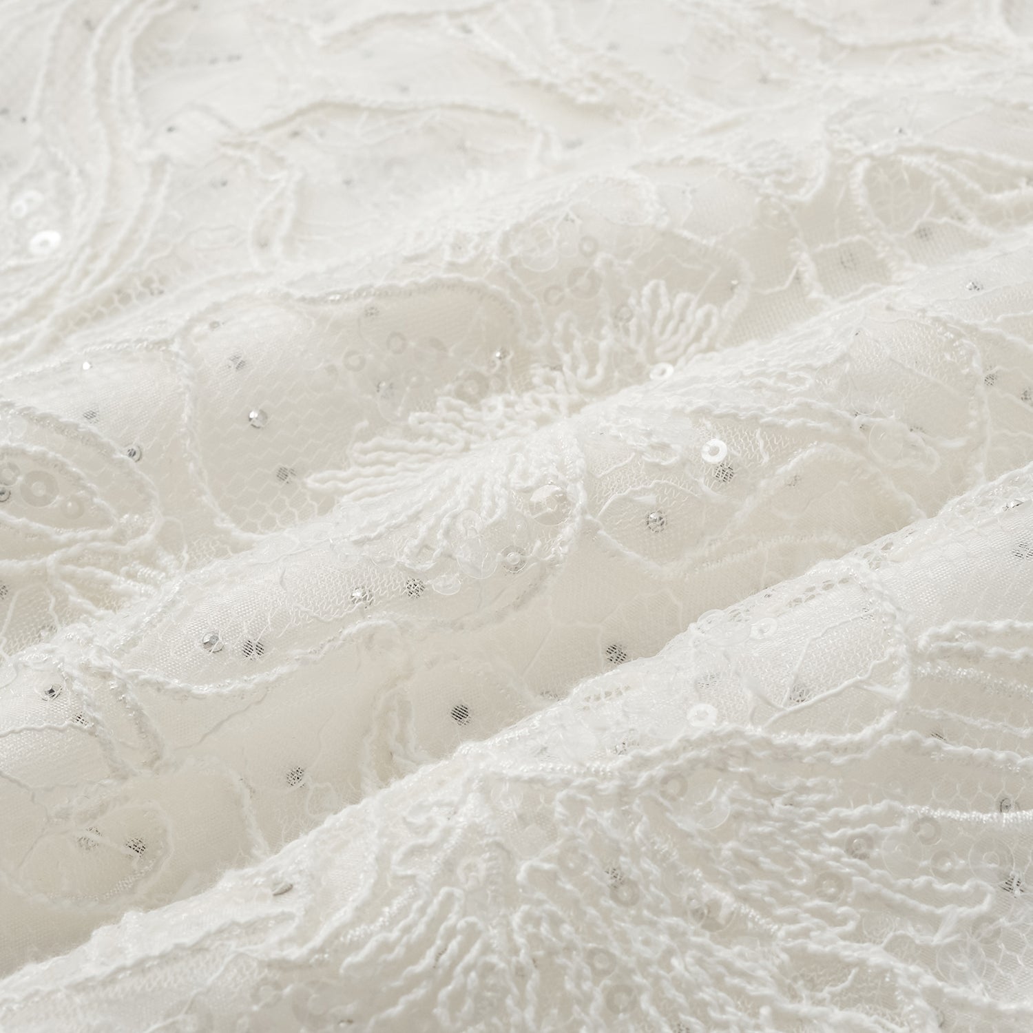 “Gallery Hours.” 棉芽藏鑽蕾絲細肩帶背心