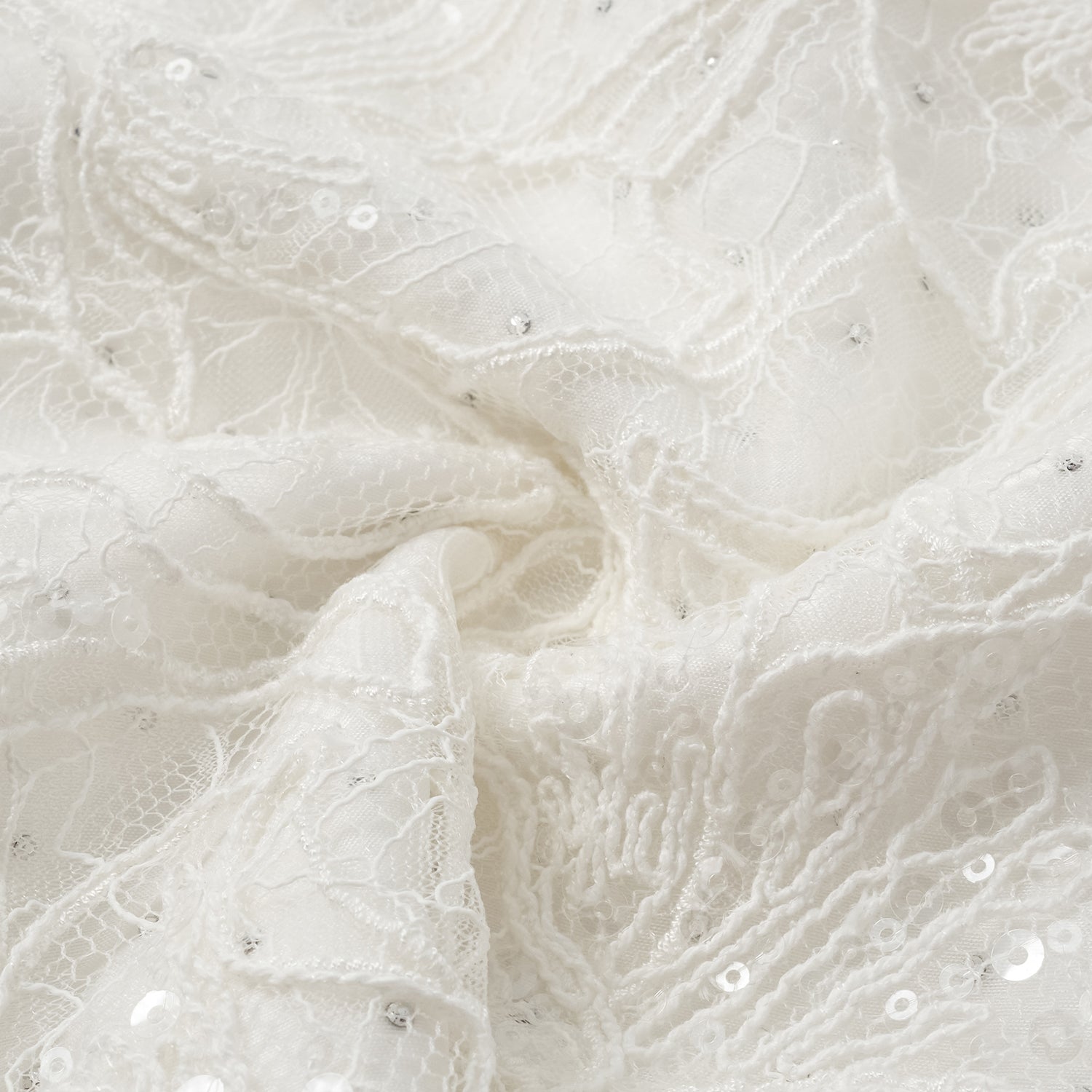 “Gallery Hours.” 棉芽藏鑽蕾絲短褲