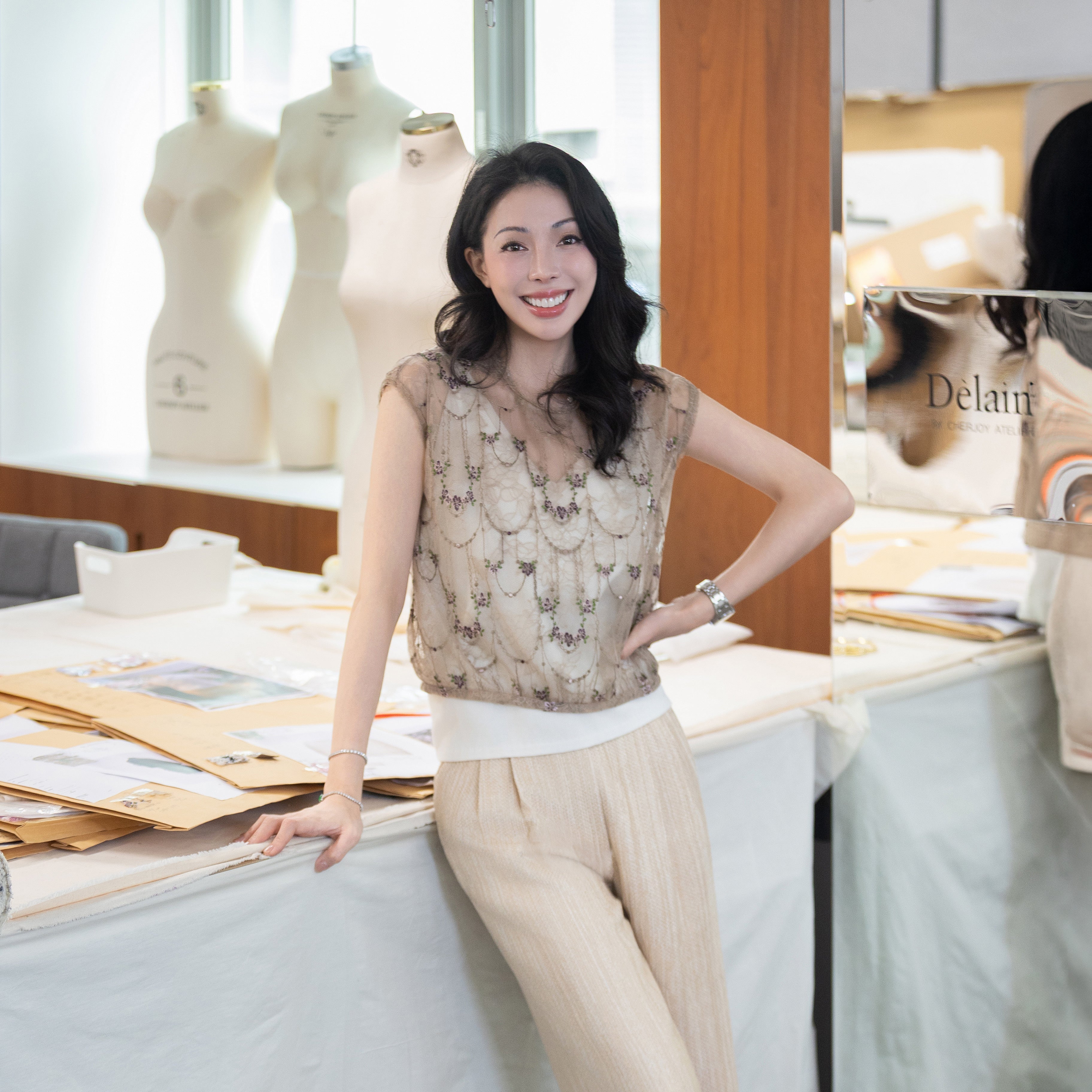 “Quiet Mastery”法國細繡織邊蕾絲上衣—Floré Chain花語藏盒