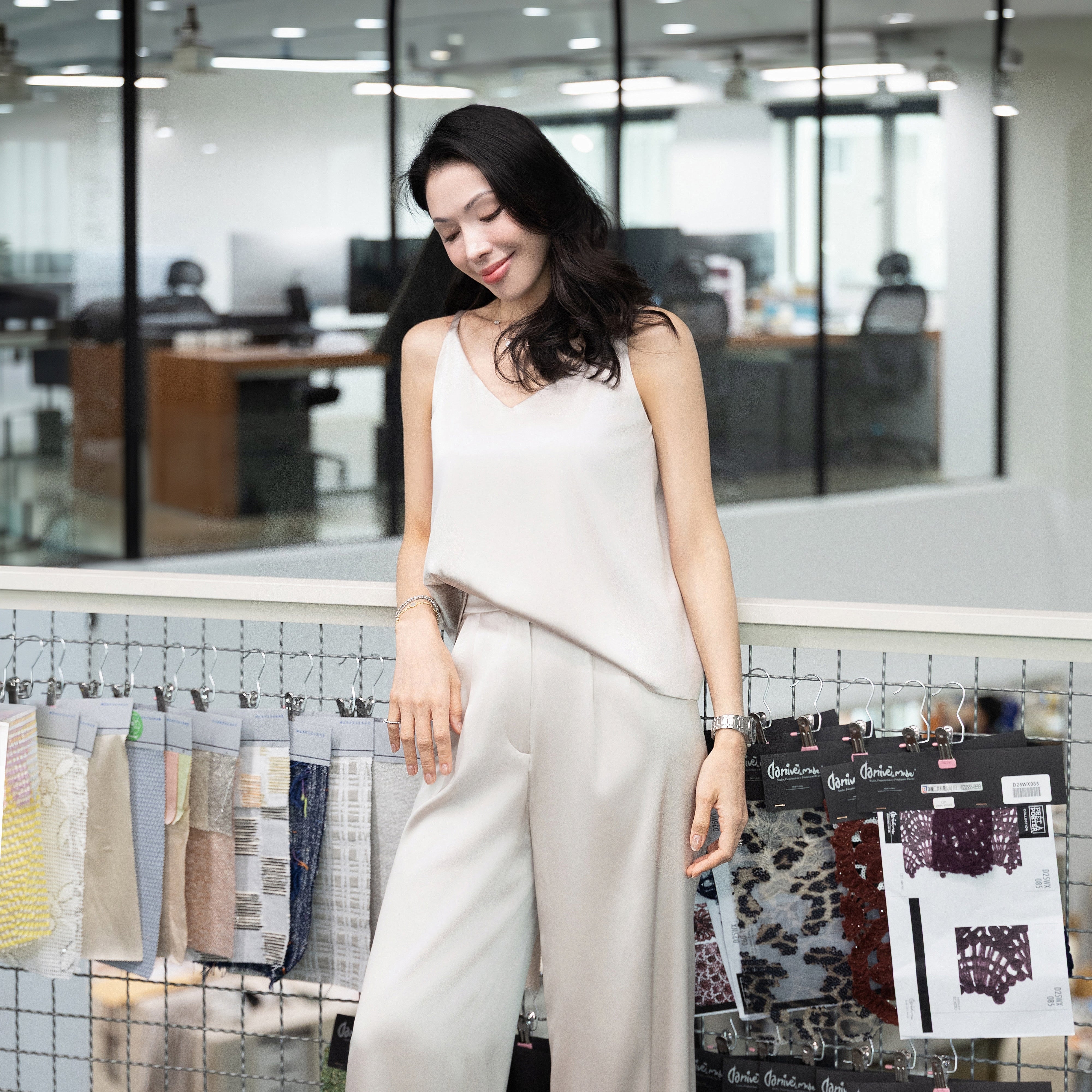 “Spring Diary”義大利真絲細肩帶背心—Silent Glow 靜光餘暈