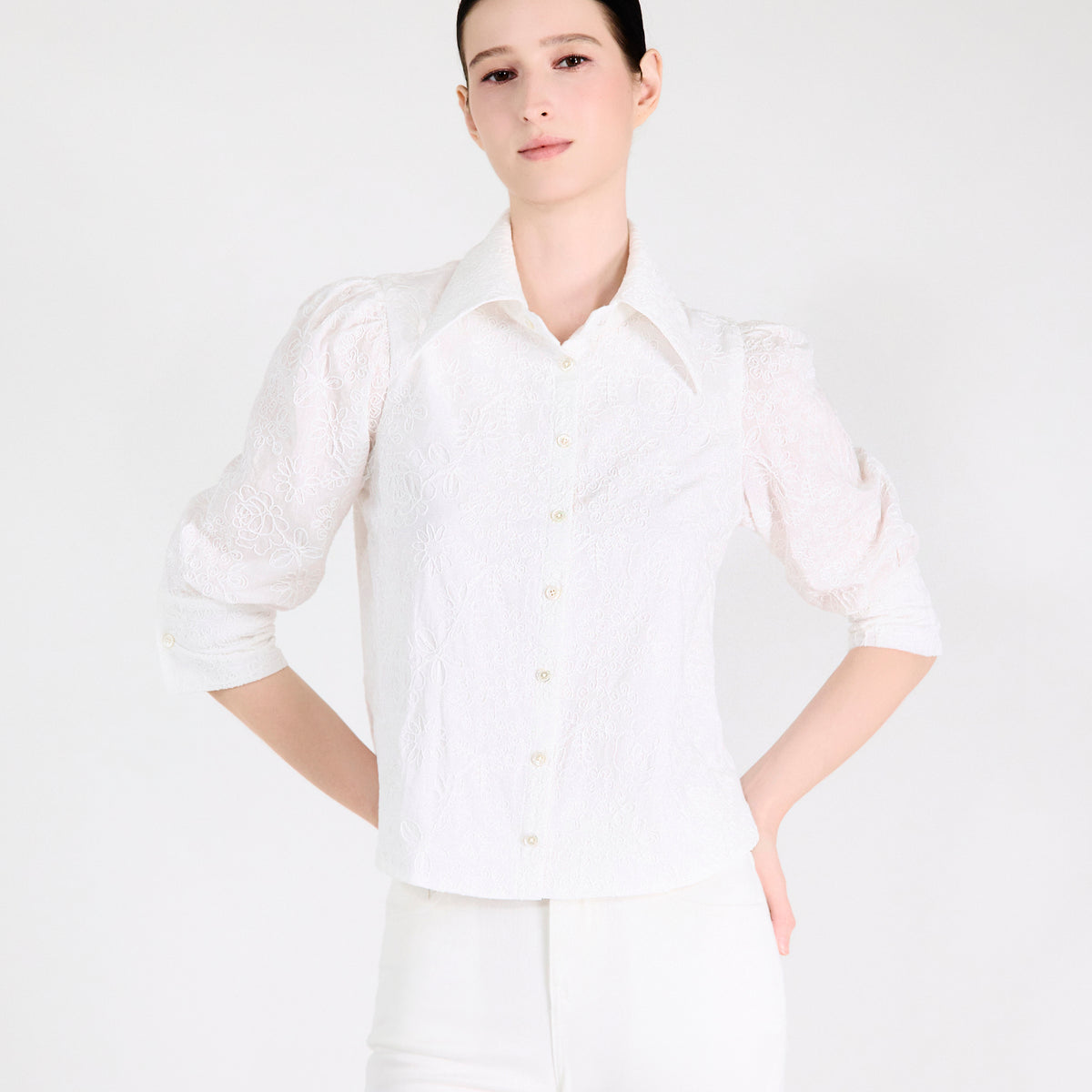 “Gallery Hours”義大利純棉立體線繡工藝襯衫—White Reverie白境花影 – Dèlain by CJA