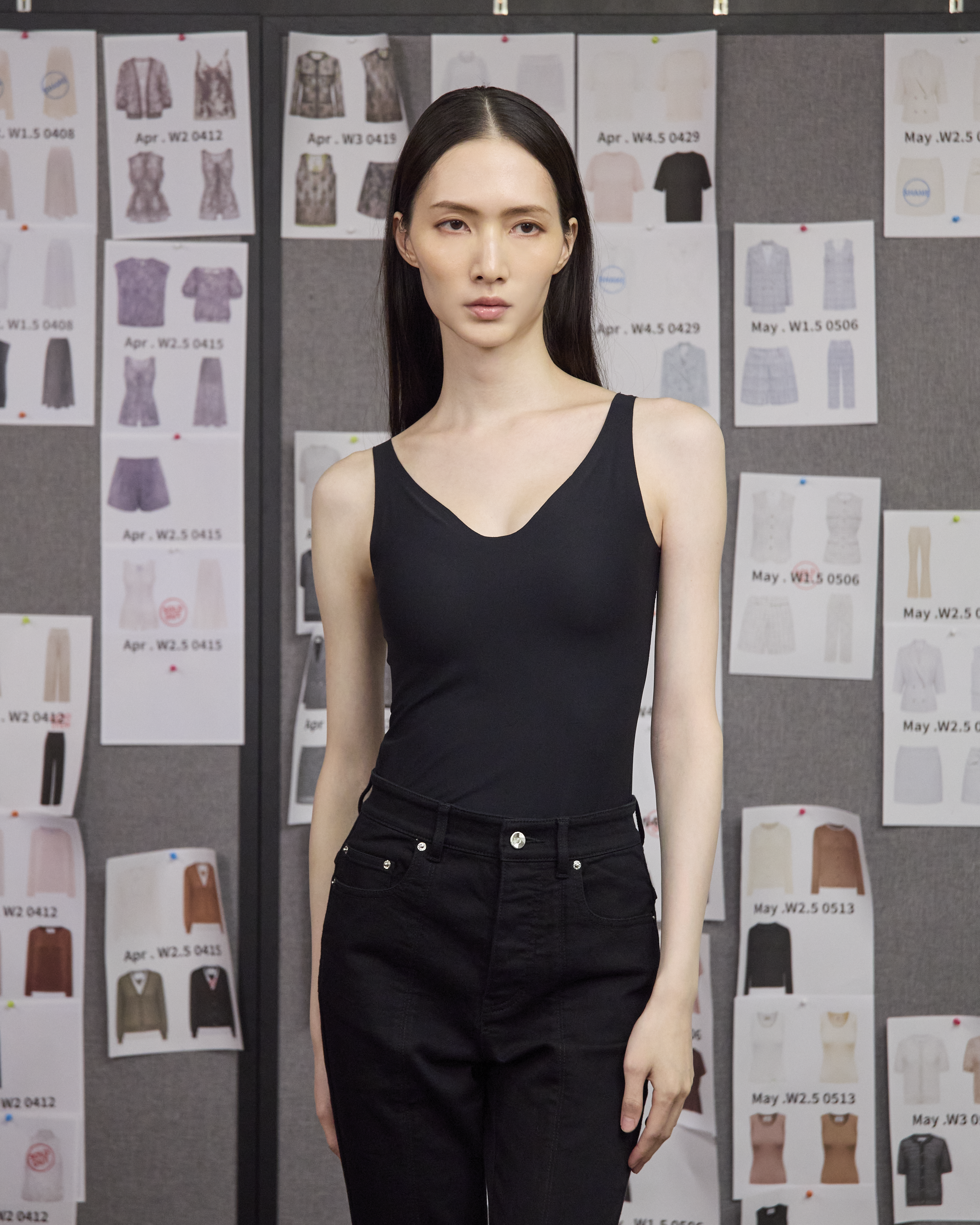By Inch. 日本美肌科技無痕 V 領 Bra Top—黑色，商品展示圖 1