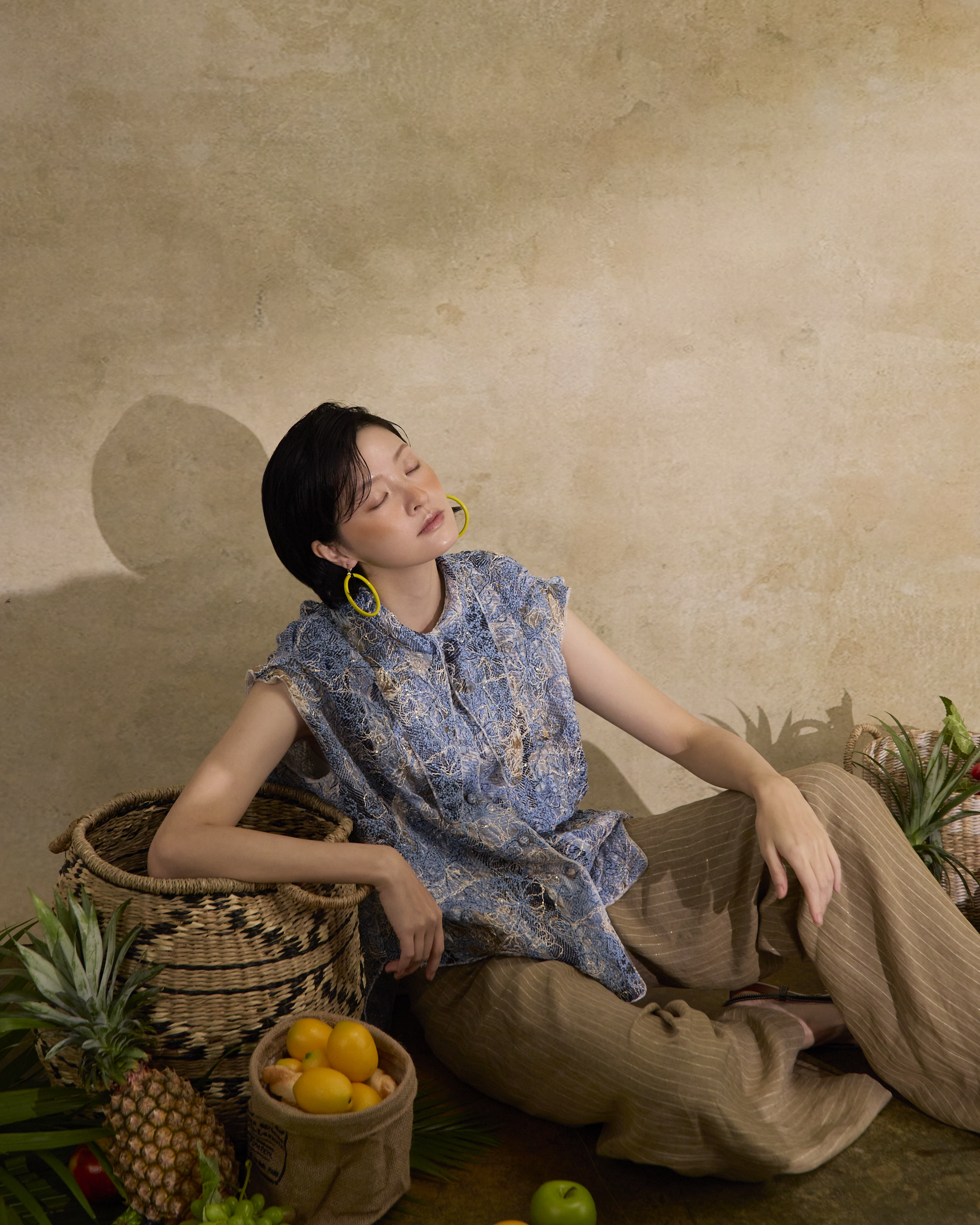 Gallery Hours Indigo Gallery 靛藍藝廊義大利花卉線繡金絲工藝闊型無袖襯衫商品圖 1
