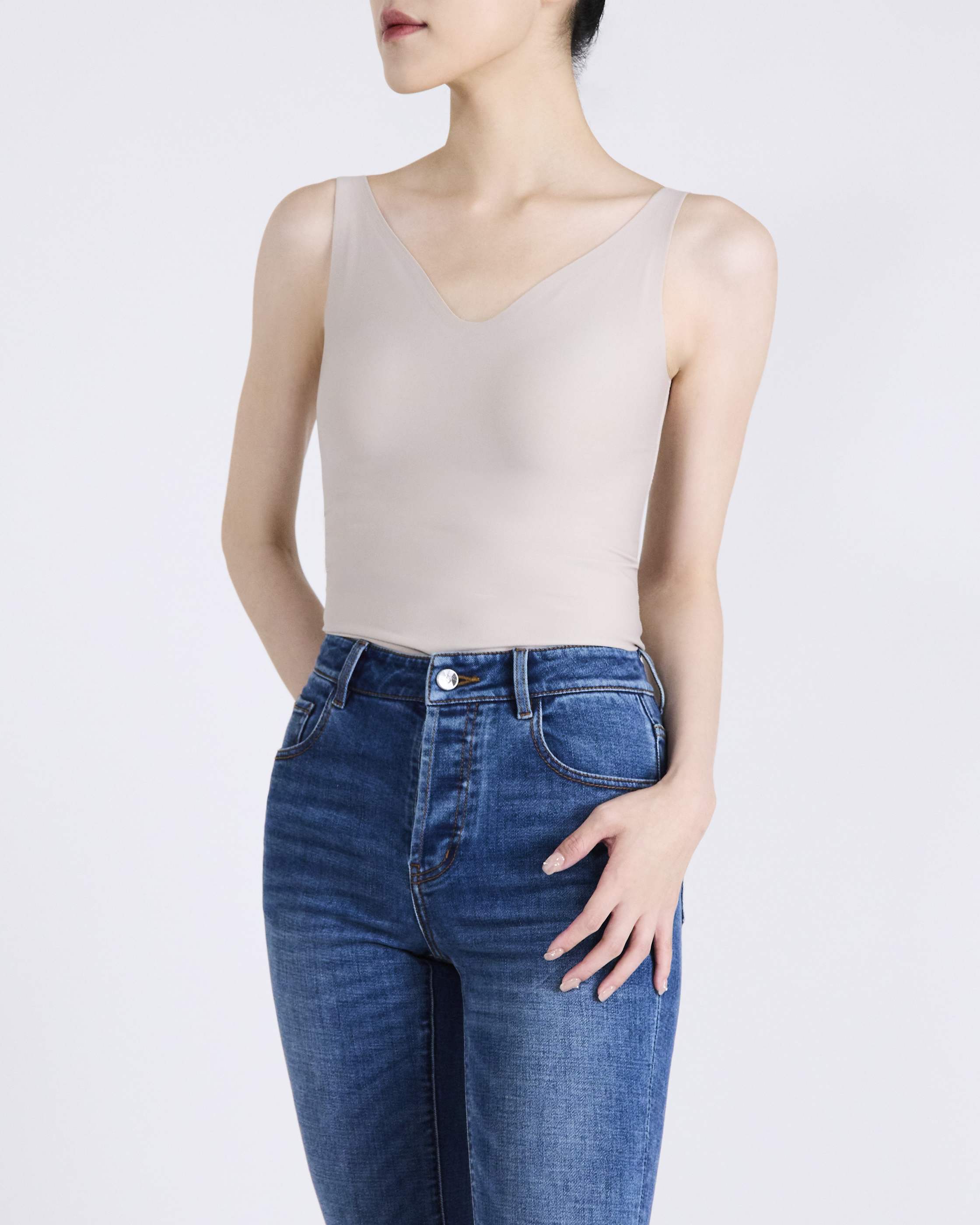 By Inch. 日本美肌科技無痕 V 領 Bra Top—裸色，商品展示圖 1