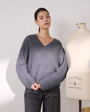 “星鑽鏤織 • Cloud Grey 雲絮灰”100% Cashmere V 領針織上衣