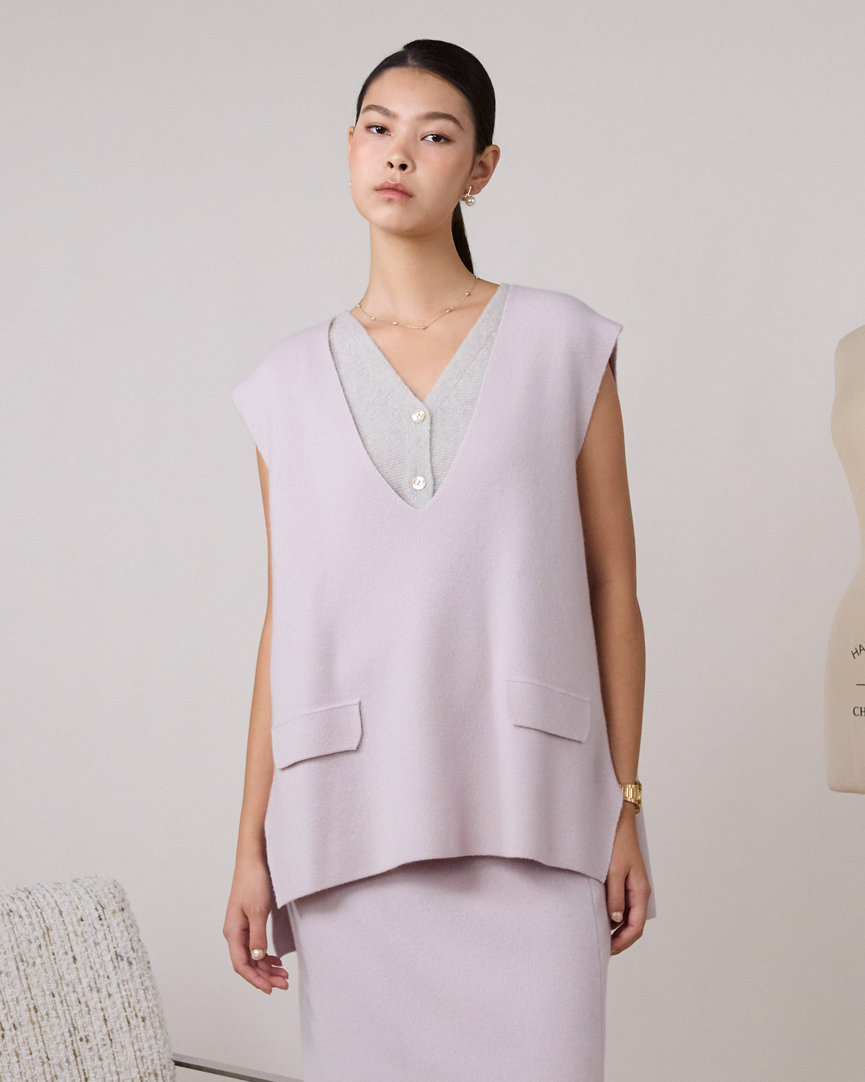 Pure & Soft Lilac Mousse 丁香慕斯100% Cashmere V 領闊型針織背心商品圖 1