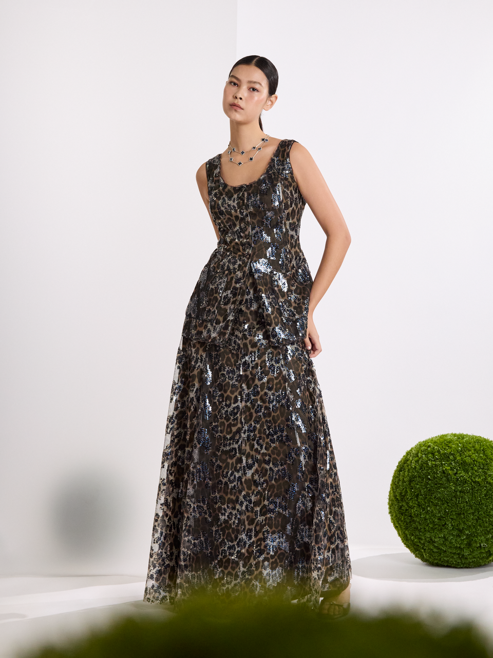 “Mayfair Datenight”義大利印彩亮片工藝蕾絲立體裁片裙—Blue Jaguar 藍調獵豹