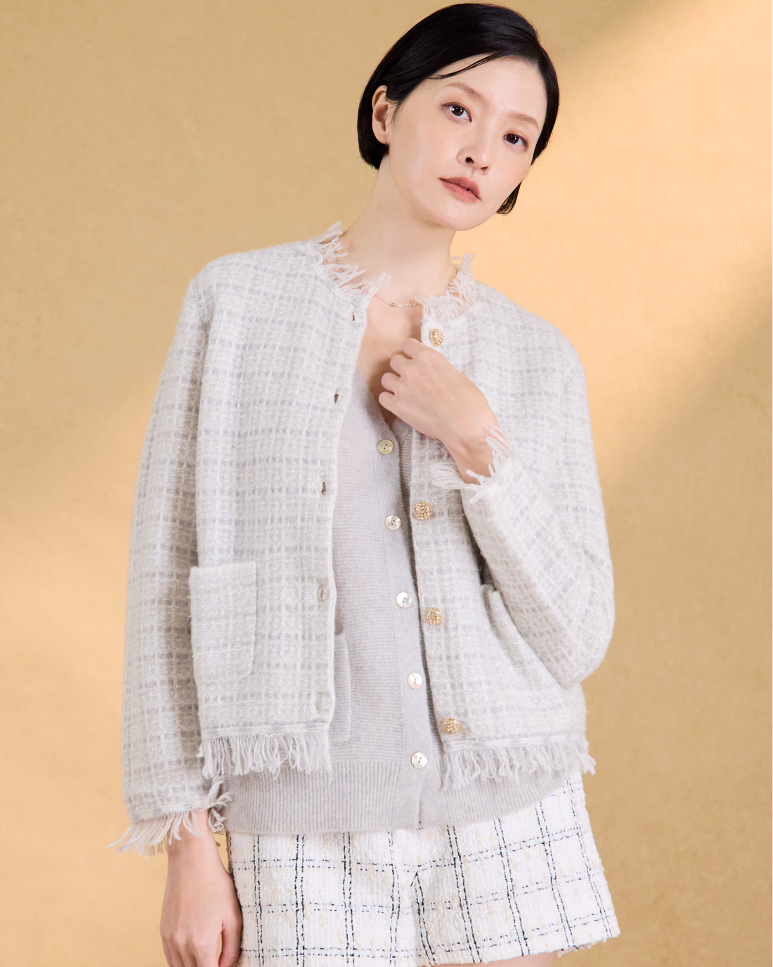 “花呢柔想 Tweed Reverie • 白岸流光 Blanc Rivage” 真絲 Cashmere 格織肌理流蘇針織外套 1