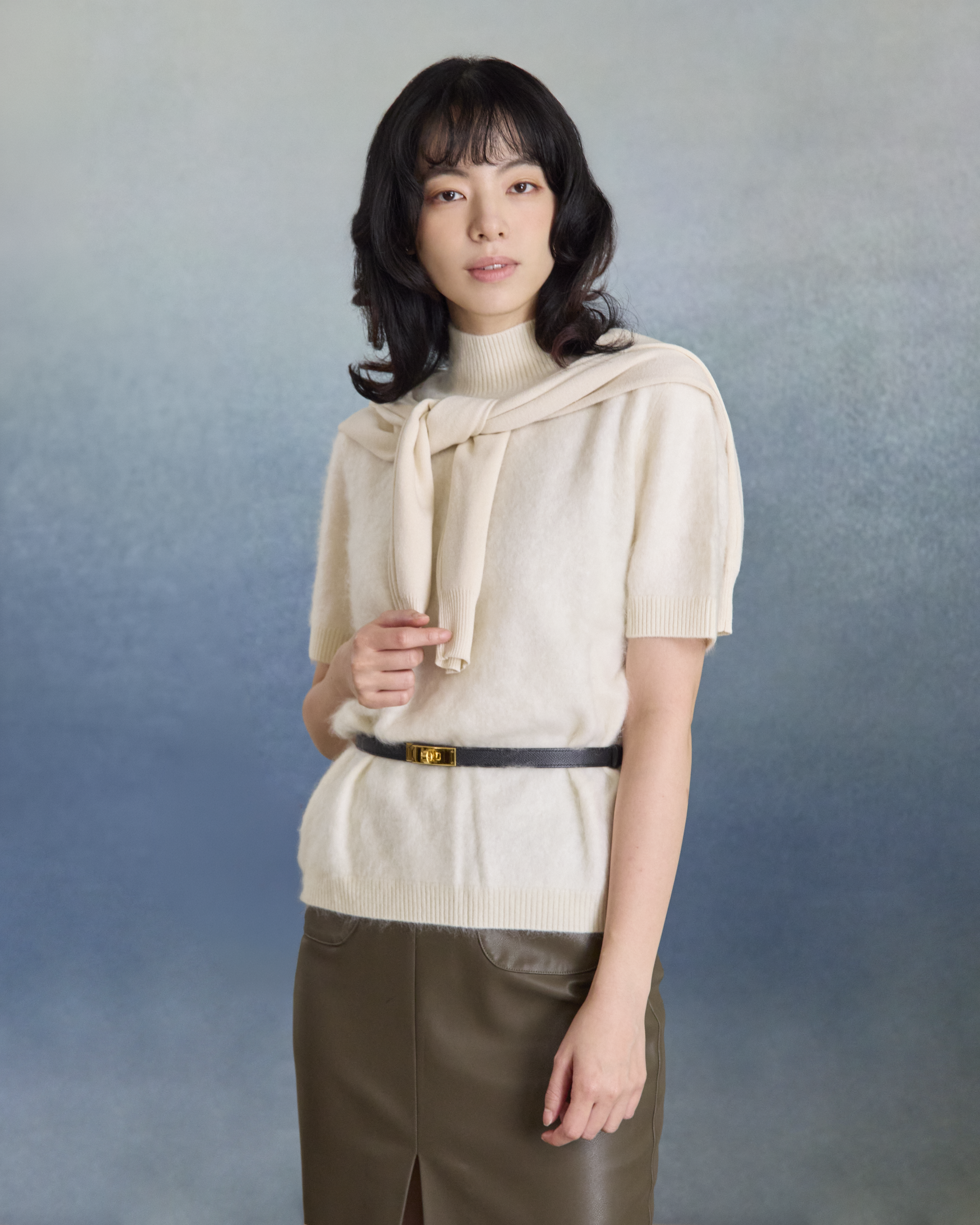 “一襲柔光 A Soft Halo • 日光絨絮 Sunlit Fleece” 100% Cashmere 極細絨柔梳纖工藝立領五分袖上衣