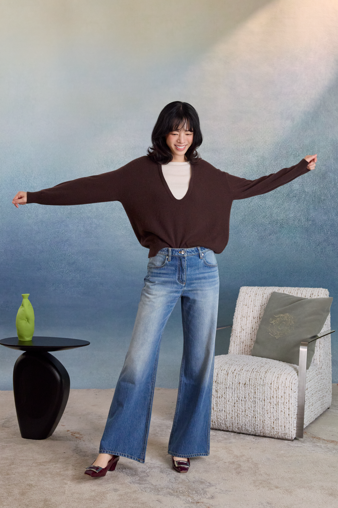 “閒讀時光 A Moment to Read • 深棕 Dark Brown” 100% Cashmere 小翻領層次拼接落肩針織上衣
