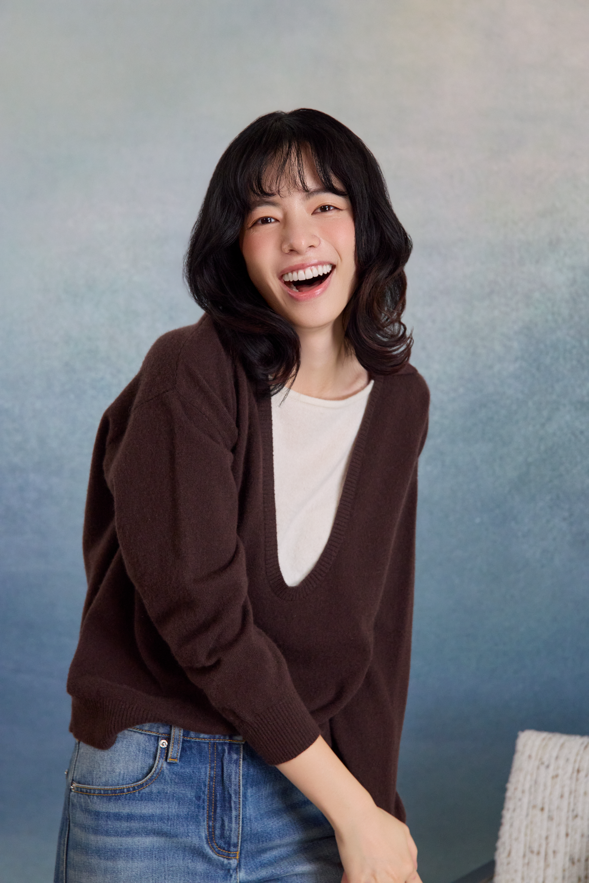 “閒讀時光 A Moment to Read • 深棕 Dark Brown” 100% Cashmere 小翻領層次拼接落肩針織上衣