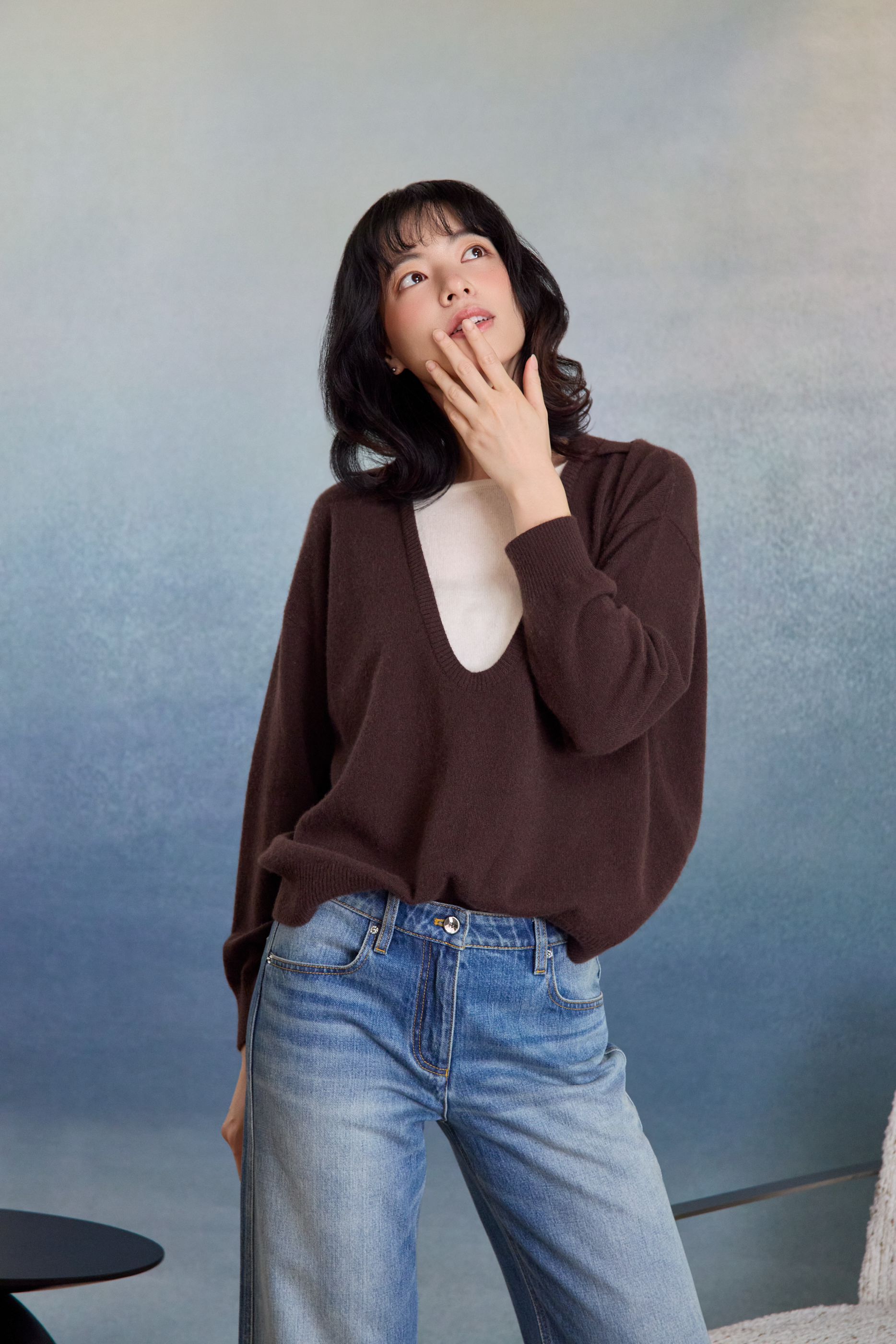 “閒讀時光 A Moment to Read • 深棕 Dark Brown” 100% Cashmere 小翻領層次拼接落肩針織上衣