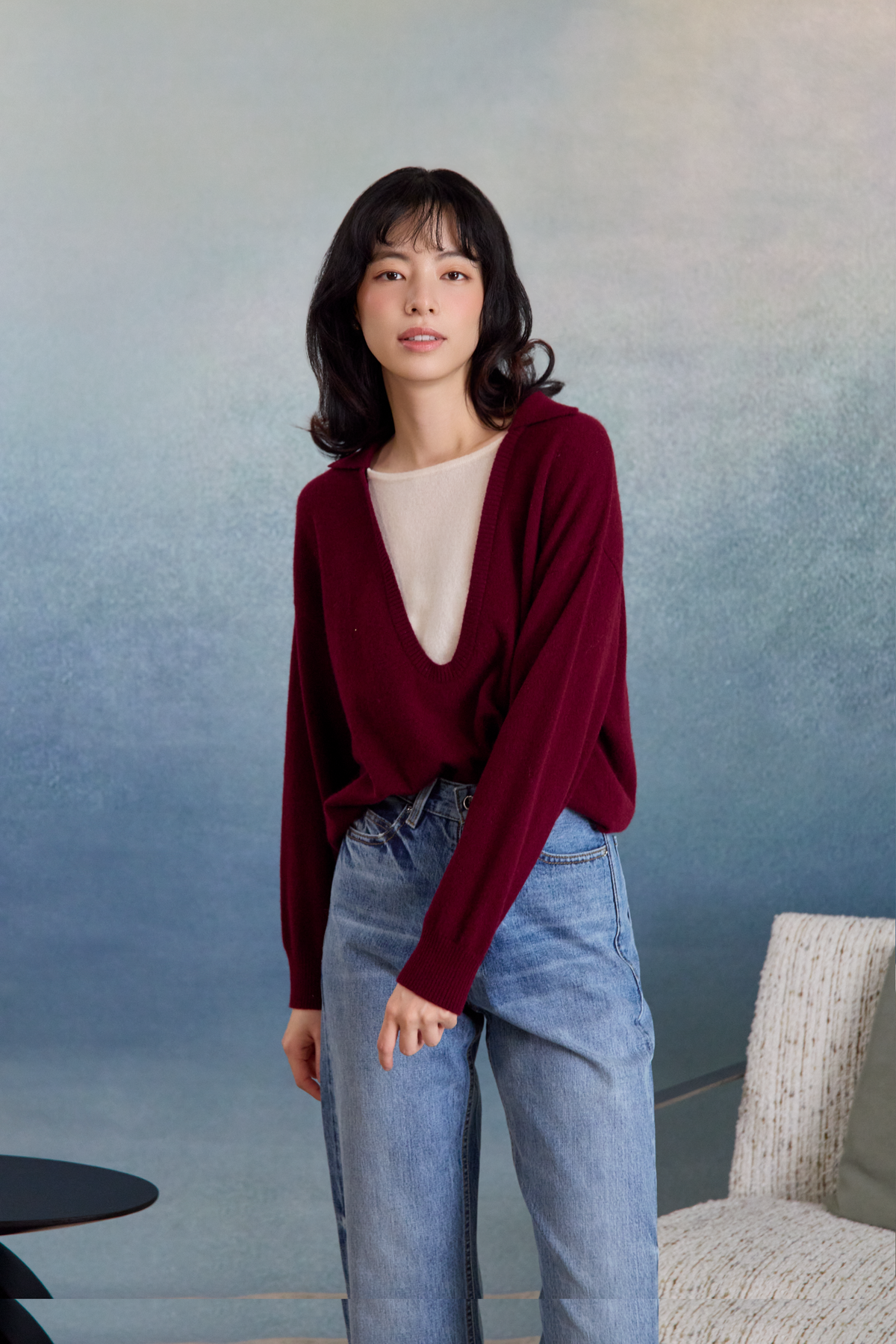 “閒讀時光 A Moment to Read • 莓紅 Berry” 100% Cashmere 小翻領層次拼接落肩針織上衣