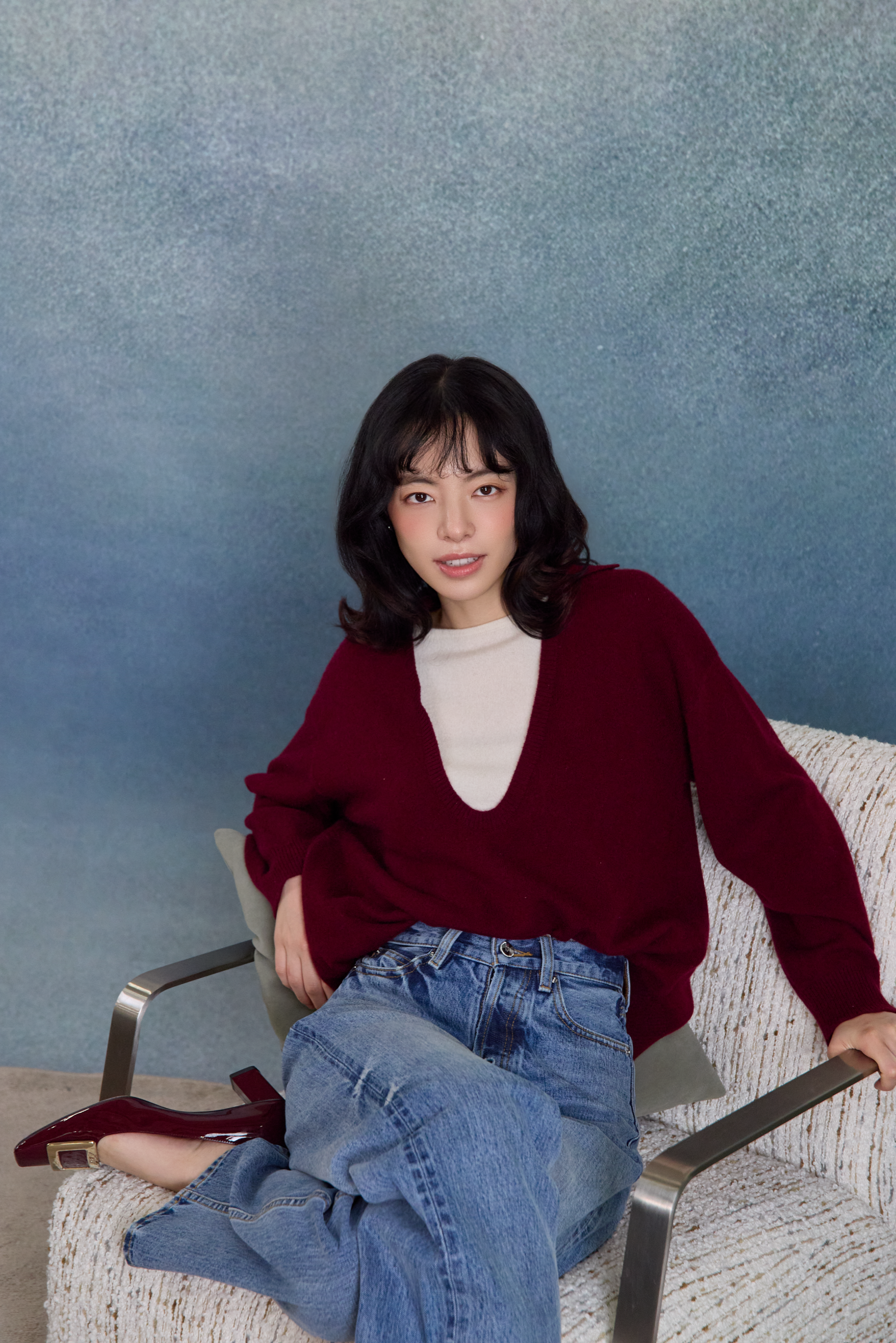 “閒讀時光 A Moment to Read • 莓紅 Berry” 100% Cashmere 小翻領層次拼接落肩針織上衣