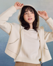 “盛裝慢行 Elegance at Ease • 象牙白 Ivory” 100% Cashmere 手工珠繡連帽針織外套