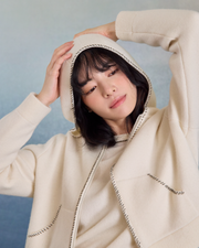 “盛裝慢行 Elegance at Ease • 象牙白 Ivory” 100% Cashmere 手工珠繡連帽針織外套