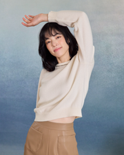 “盛裝慢行 Elegance at Ease • 象牙白 Ivory” 100% Cashmere 手工珠繡圓領針織墊肩上衣