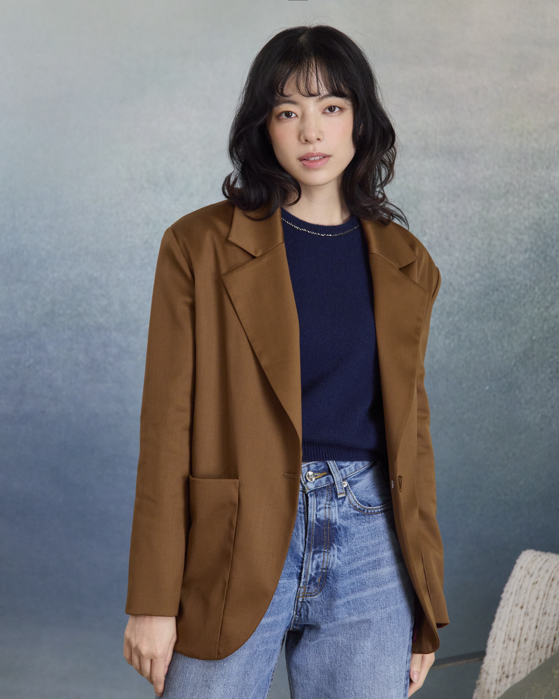 “自有主張 A Mind of Her Own • 栗棕 Chestnut” 義大利綢光初剪羊毛 Oversized 西裝外套 1