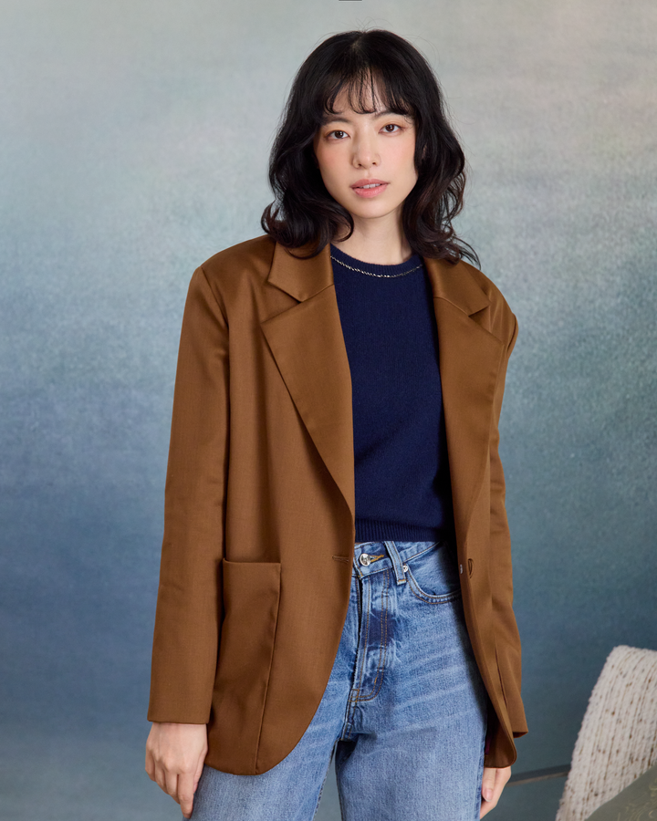 “自有主張 A Mind of Her Own • 栗棕 Chestnut” 義大利綢光初剪羊毛 Oversized 西裝外套 1