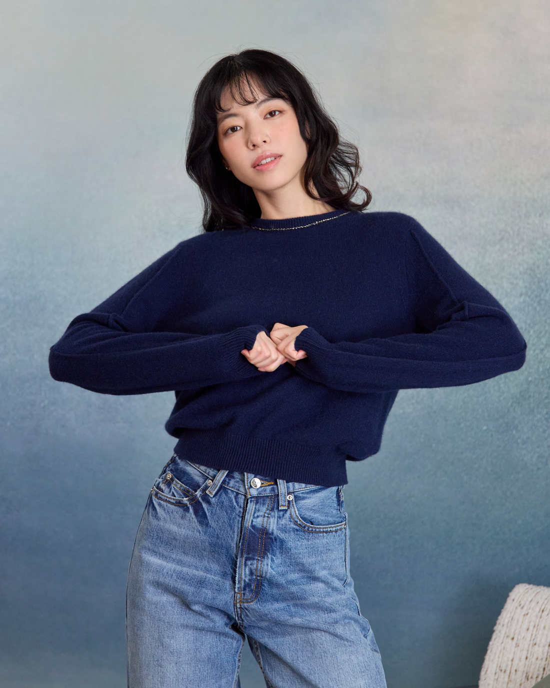“盛裝慢行 Elegance Unhurried • 午夜藍 Midnight Blue” 100% Cashmere 手工珠繡圓領針織墊肩上衣 1
