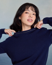 “盛裝慢行 Elegance at Ease • 午夜藍 Midnight Blue” 100% Cashmere 手工珠繡圓領針織墊肩上衣
