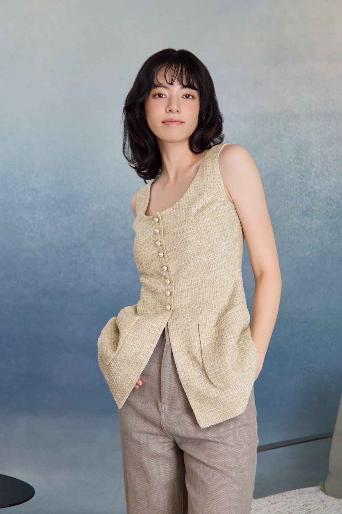“閒日繆思 The Off-Duty Muse • 太妃酥粒 Toffee Crumble” 義大利織紋肌理花呢馬甲背心