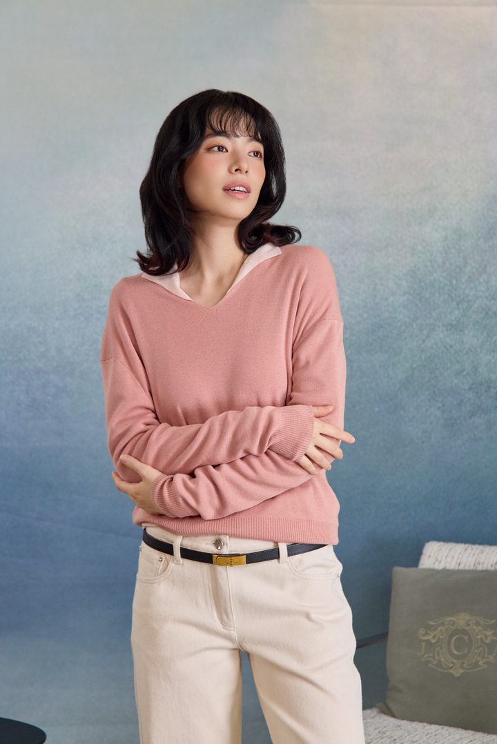 “日常偏愛 An Everyday Favourite • 乾燥玫瑰 Dusty Rose” 真絲 Cashmere 小翻領 V 領針織上衣